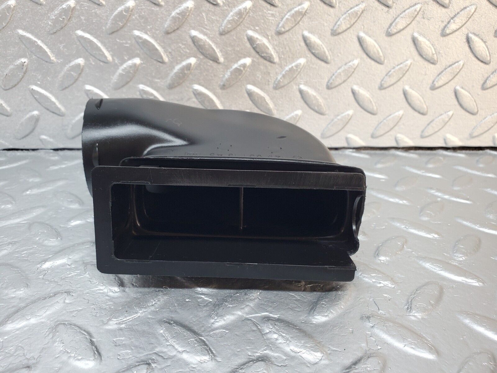 45928 Mercedes-Benz W126 420SE Heating Air Duct Right 1268311646 1268310830