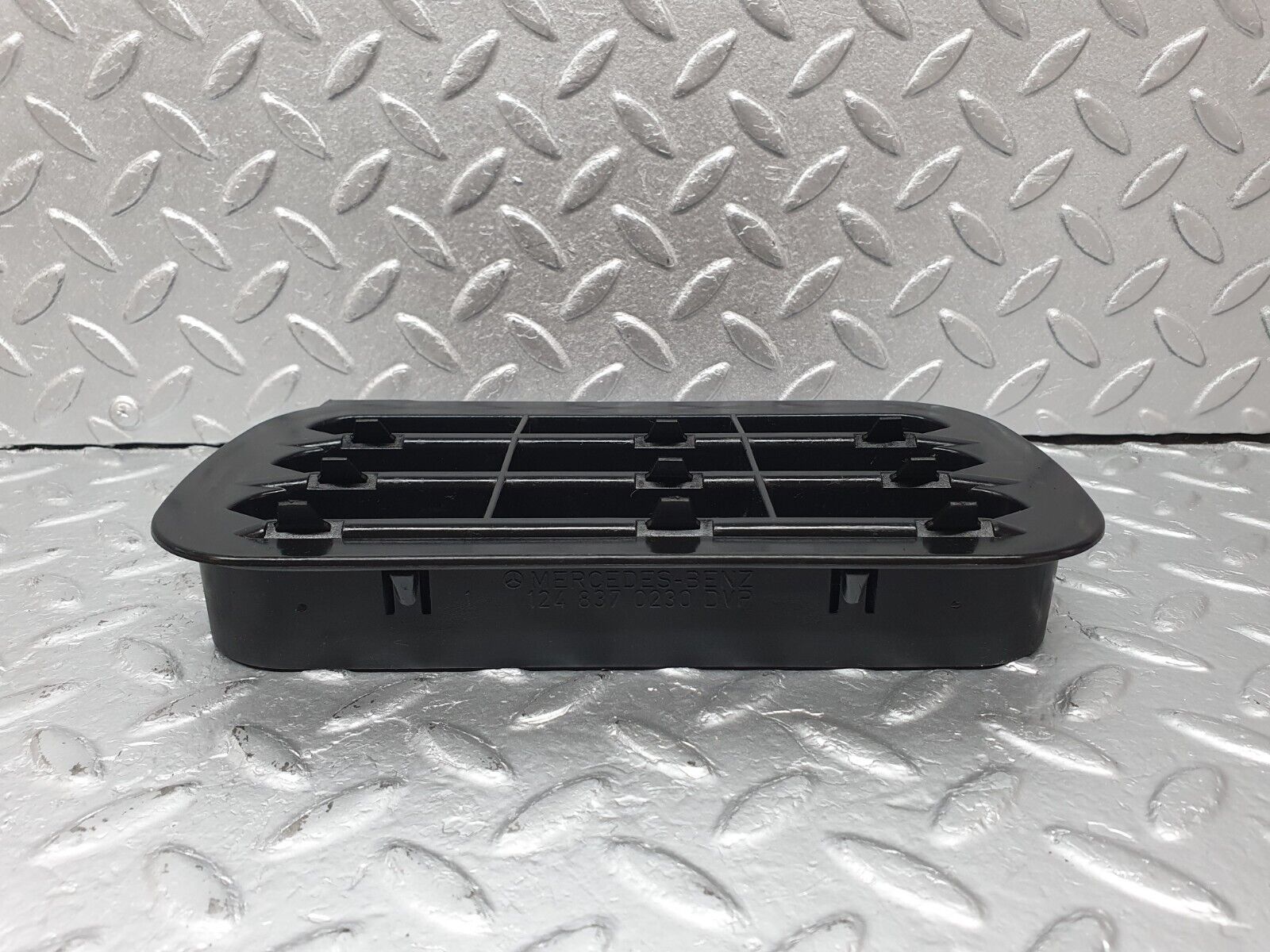 41604 Mercedes-Benz W124 200E Air Intake Vent 1248370230 1248370142