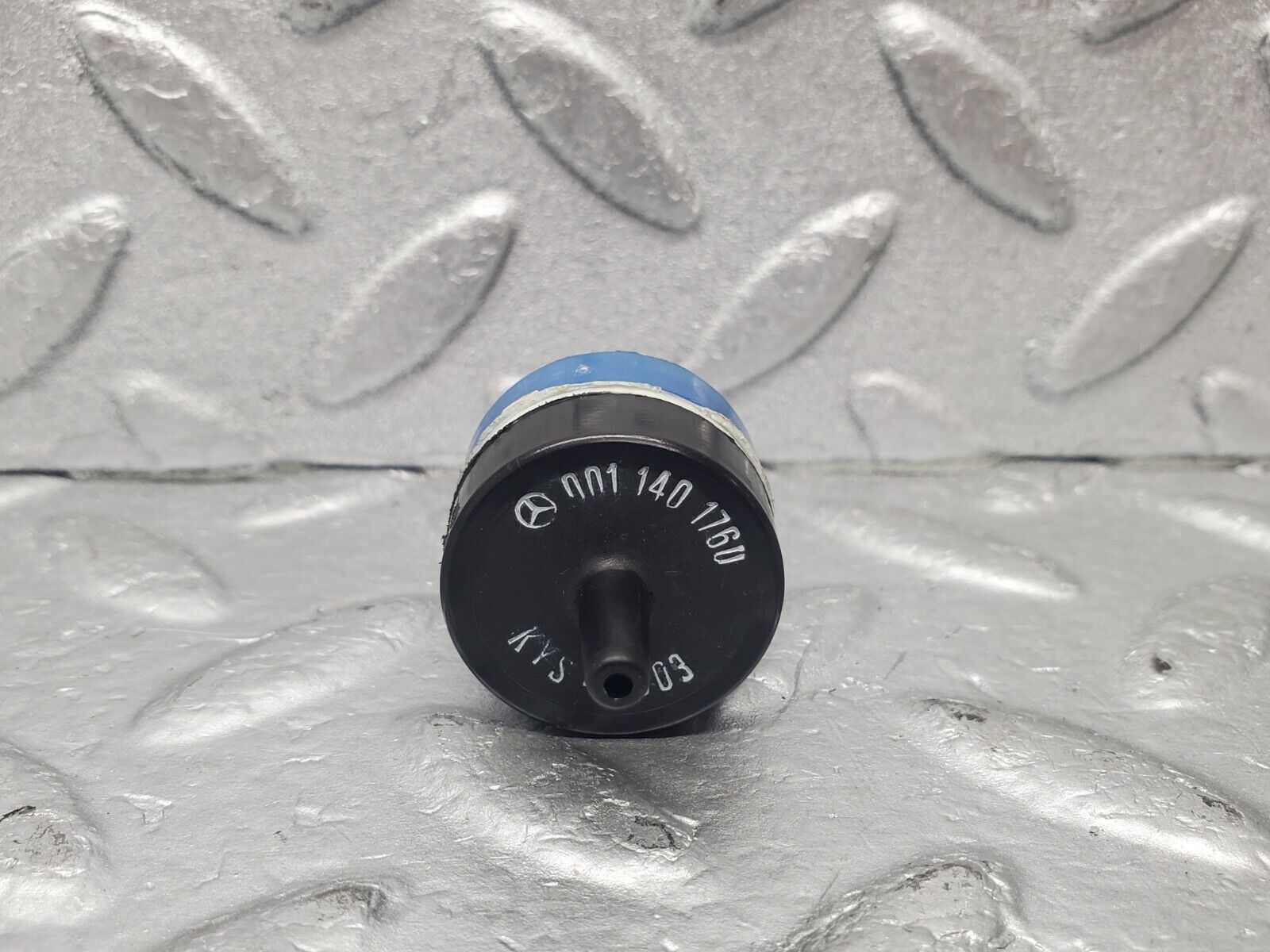 46218 Mercedes-Benz W124 280E Vacuum Check Valve 0011401760