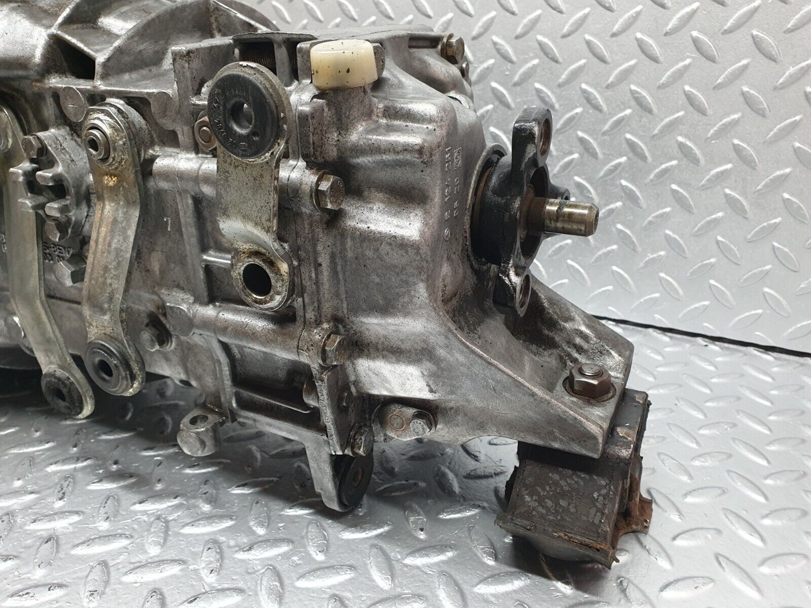 41733 Mercedes-Benz W124 200E Manual Gearbox 5 Speed 717.411 1242610301