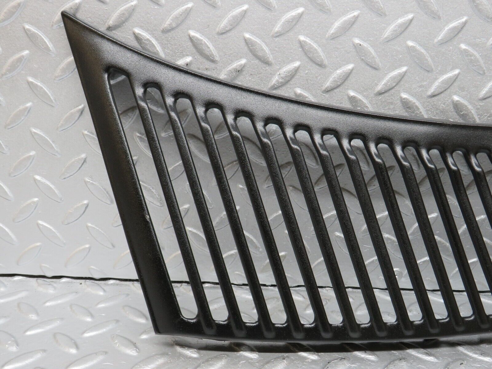 40080 Mercedes-Benz R107 350SL Air Intake Grill Right Side