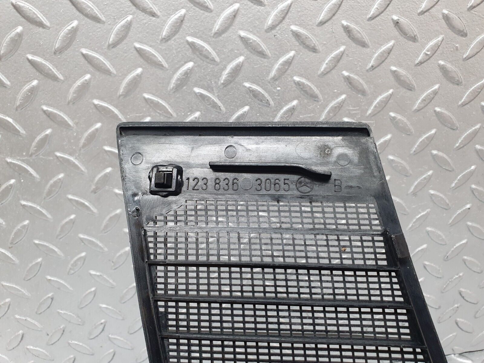 43901 Mercedes-Benz C123 230CE Coupe Air Intake Grill Right Side 1238363065