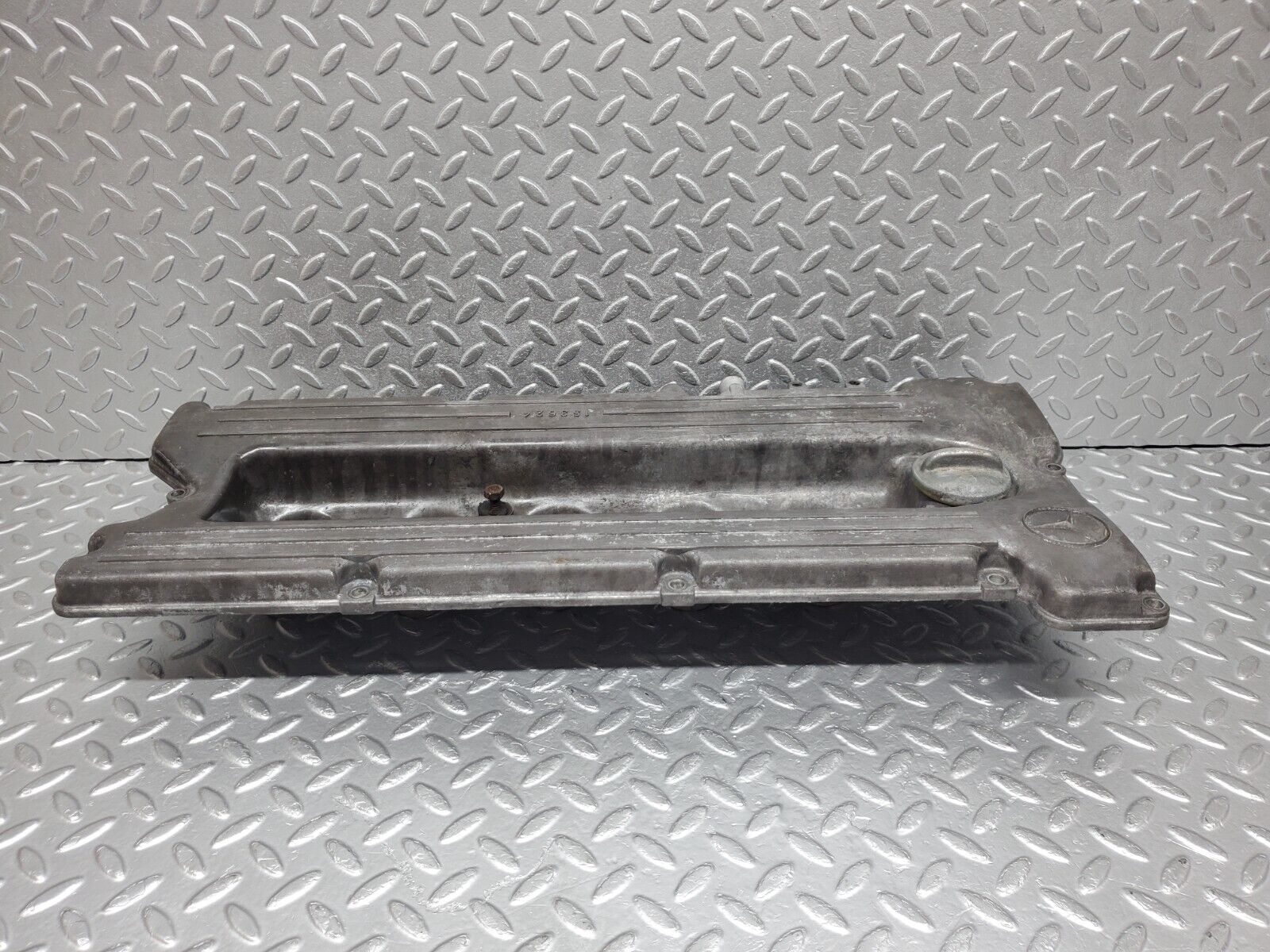 45437 Mercedes-Benz 280E M110.988 Cylinder Head Valve Cover 1100160905