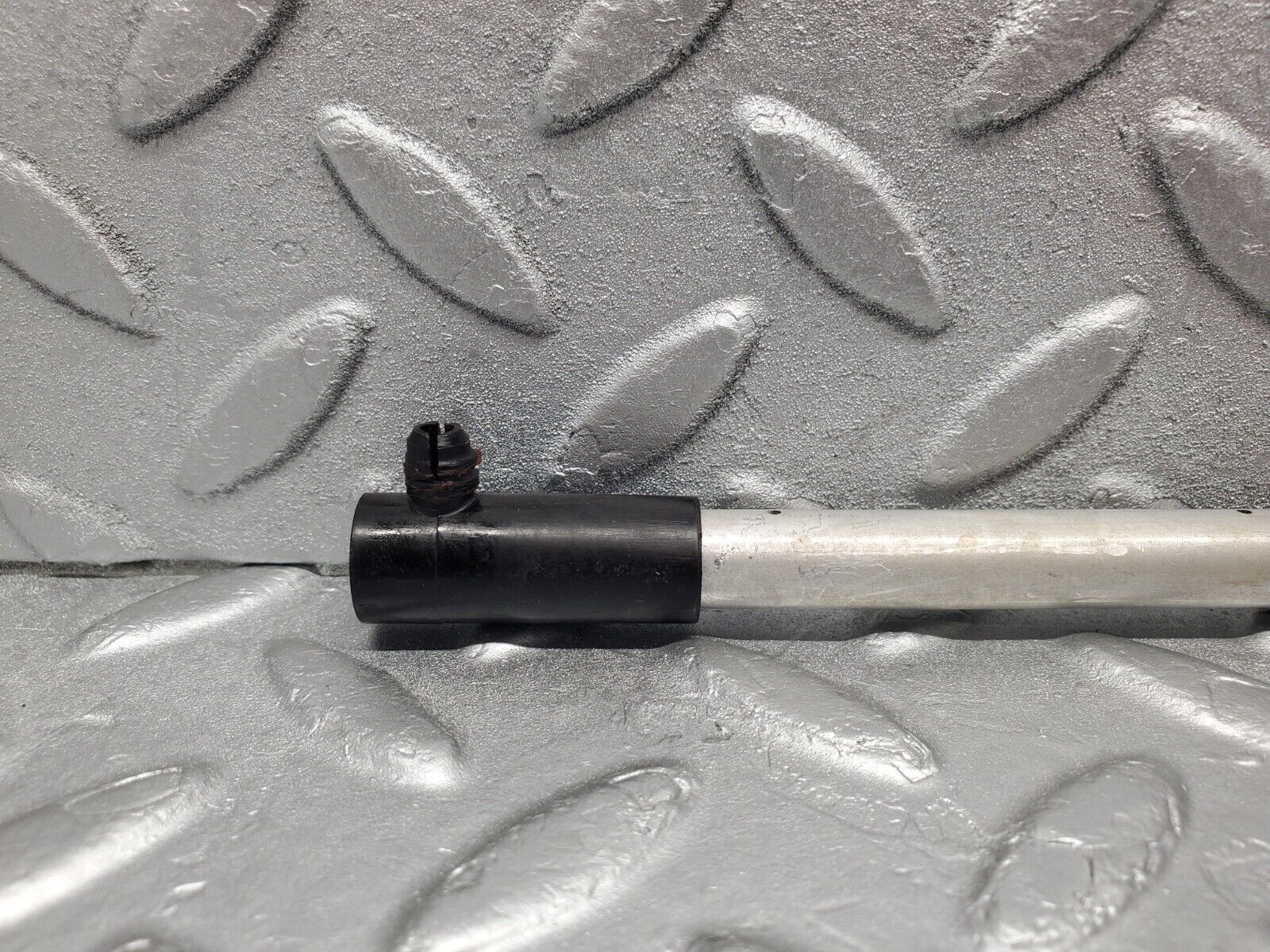 46278 Mercedes-Benz W126 420SE Camshaft Oil Tube