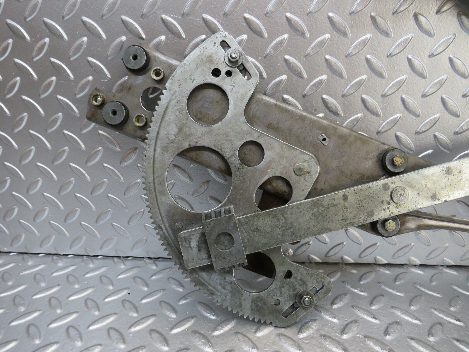 25080 Mercedes-Benz R107 C107 Front Left Power Window Regulator 1077200746