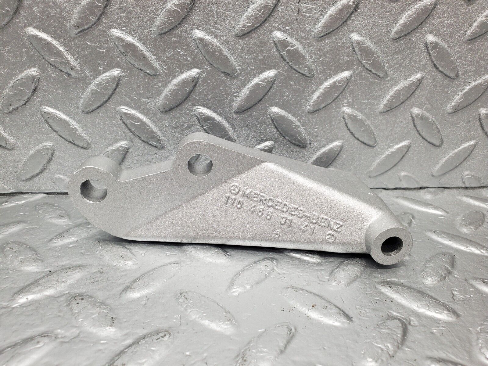 46650 Mercedes-Benz C123 280CE Coupe Power Steering Pump Bracket 1104663141