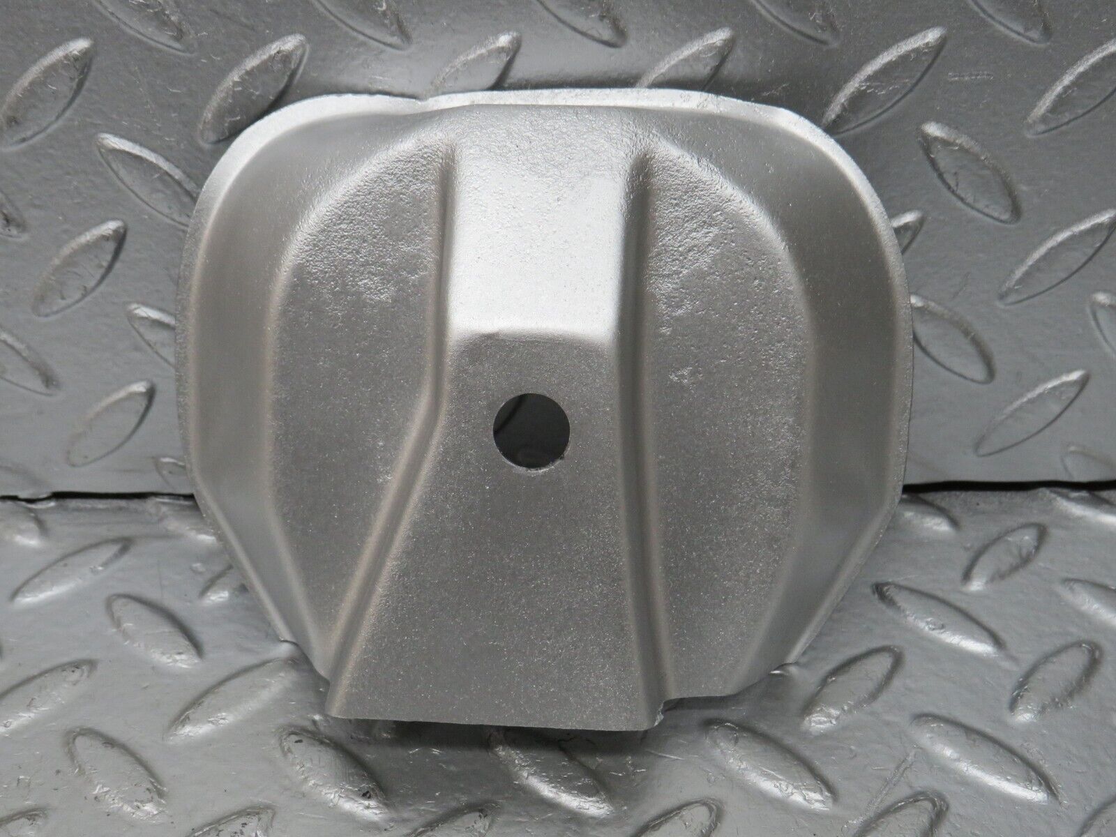 32991 Mercedes-Benz C107 R107 350 V8 Engine Mount Bracket