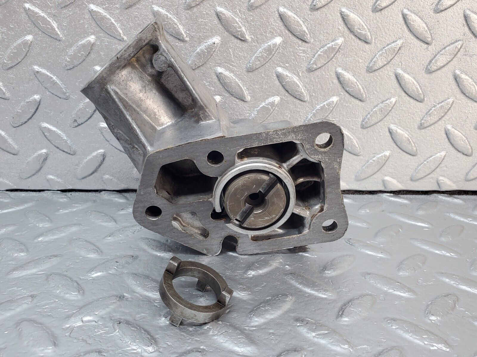 45359 Mercedes-Benz 280E M110.983 Ignition Distributor Housing 1101580215