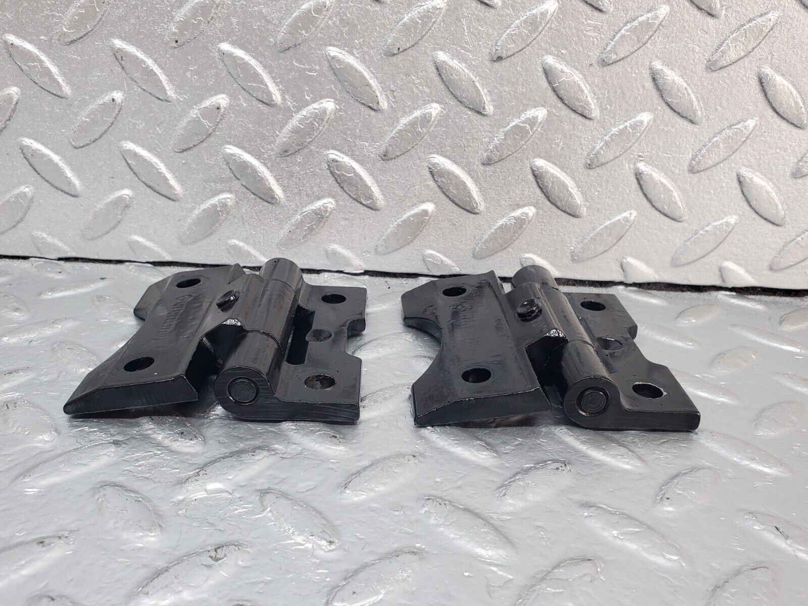 44337 Mercedes-Benz W123 280E Door Hinge Pair Right Side 1237200037