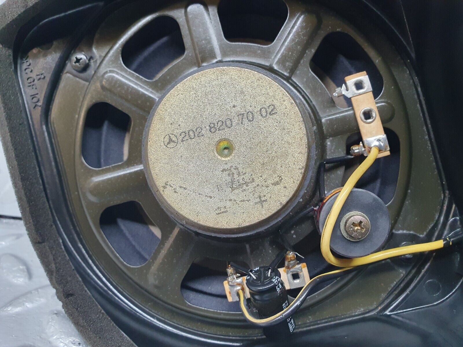 41788 Mercedes-Benz W202 C200 Front Door Loudspeaker Right 2028207002