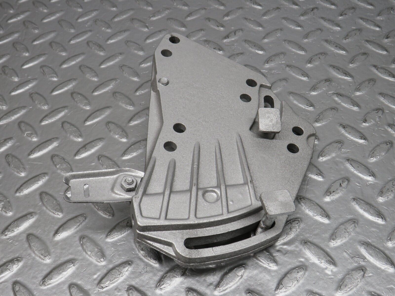 39254 Mercedes-Benz R107 500SL Power Steering Pump Bracket 1174661241