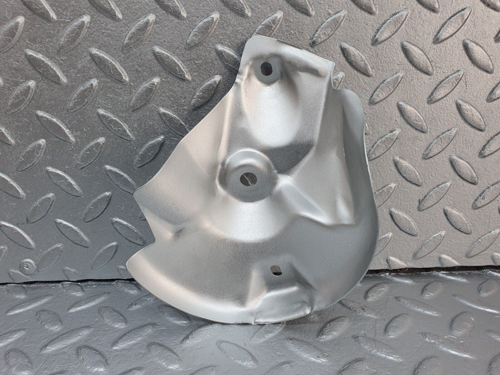 41887 Mercedes-Benz W202 C200 Engine Mount Bracket Heat Shield