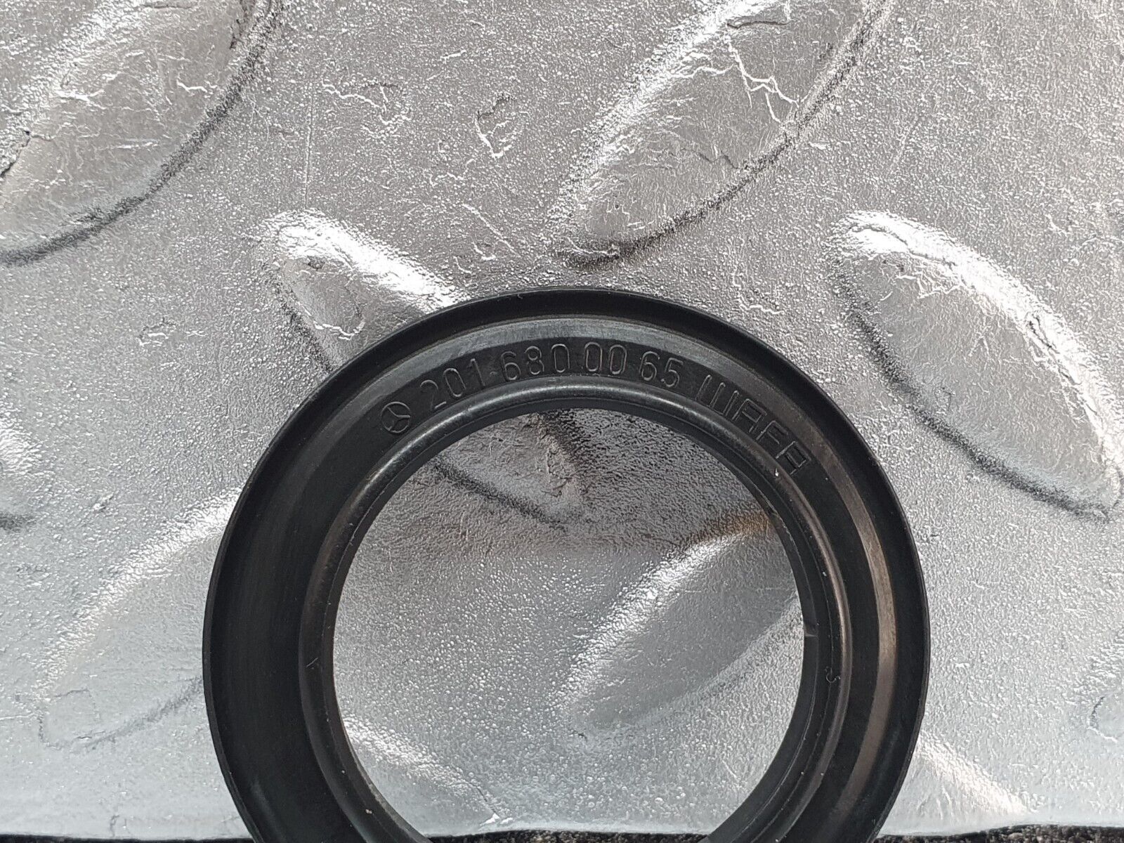 42962 Mercedes-Benz W201 190 2.0L Ignition Switch Chrome Ring Trim 2016800065