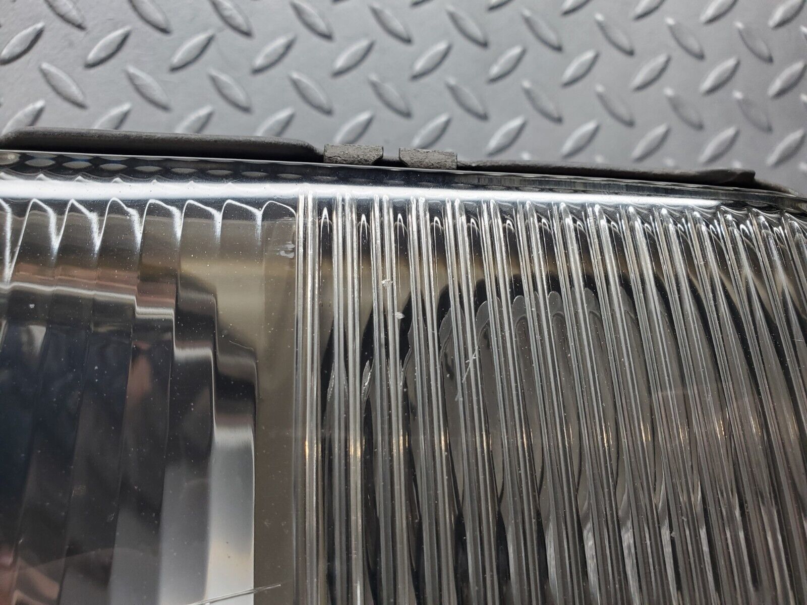 45826 Mercedes-Benz W126 420SE Headlight Right Bosch 0301065706 1268209361