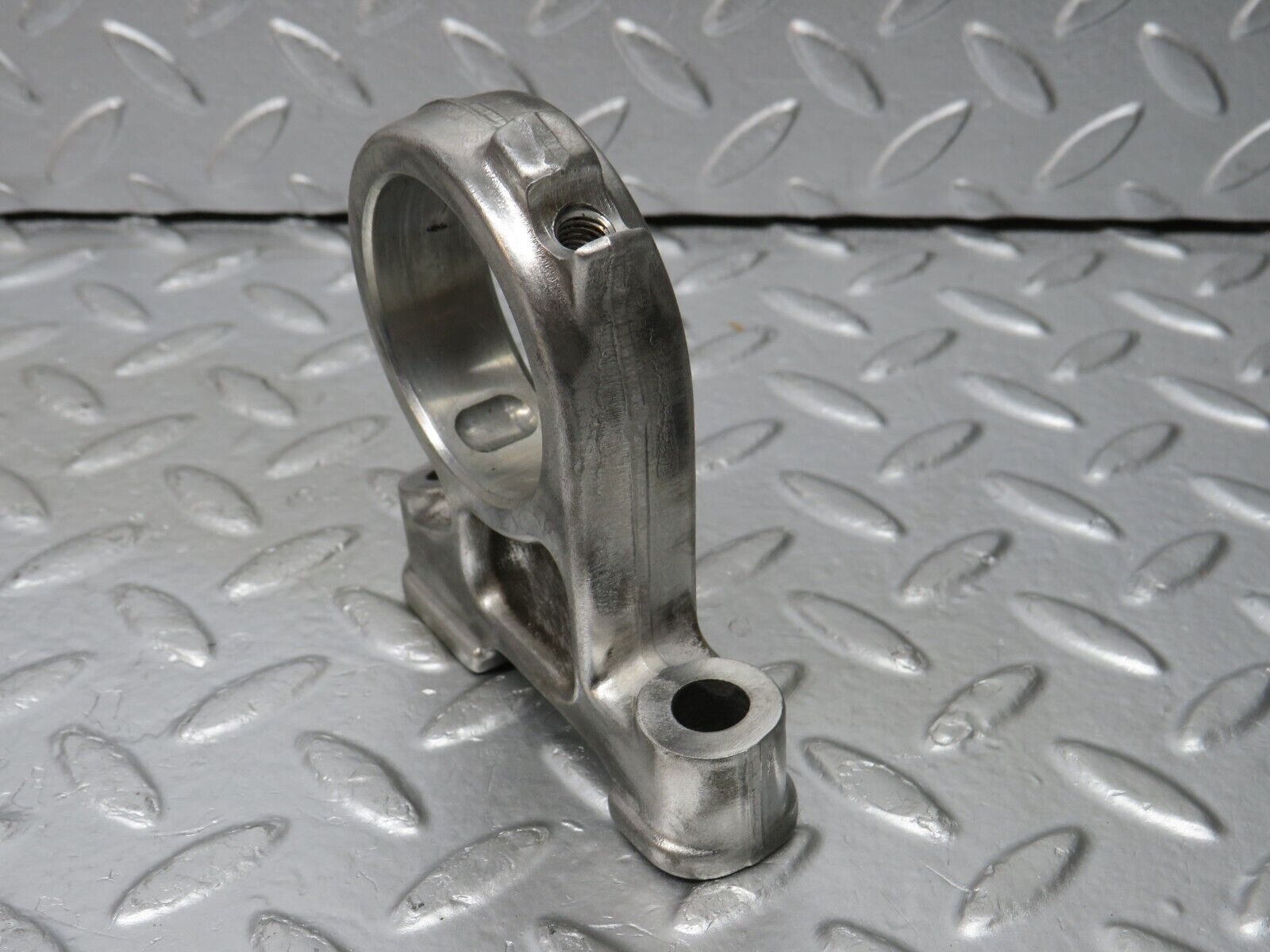 33000 Mercedes-Benz C107 R107 350 V8 Camshaft Tower Bearing 1160512112