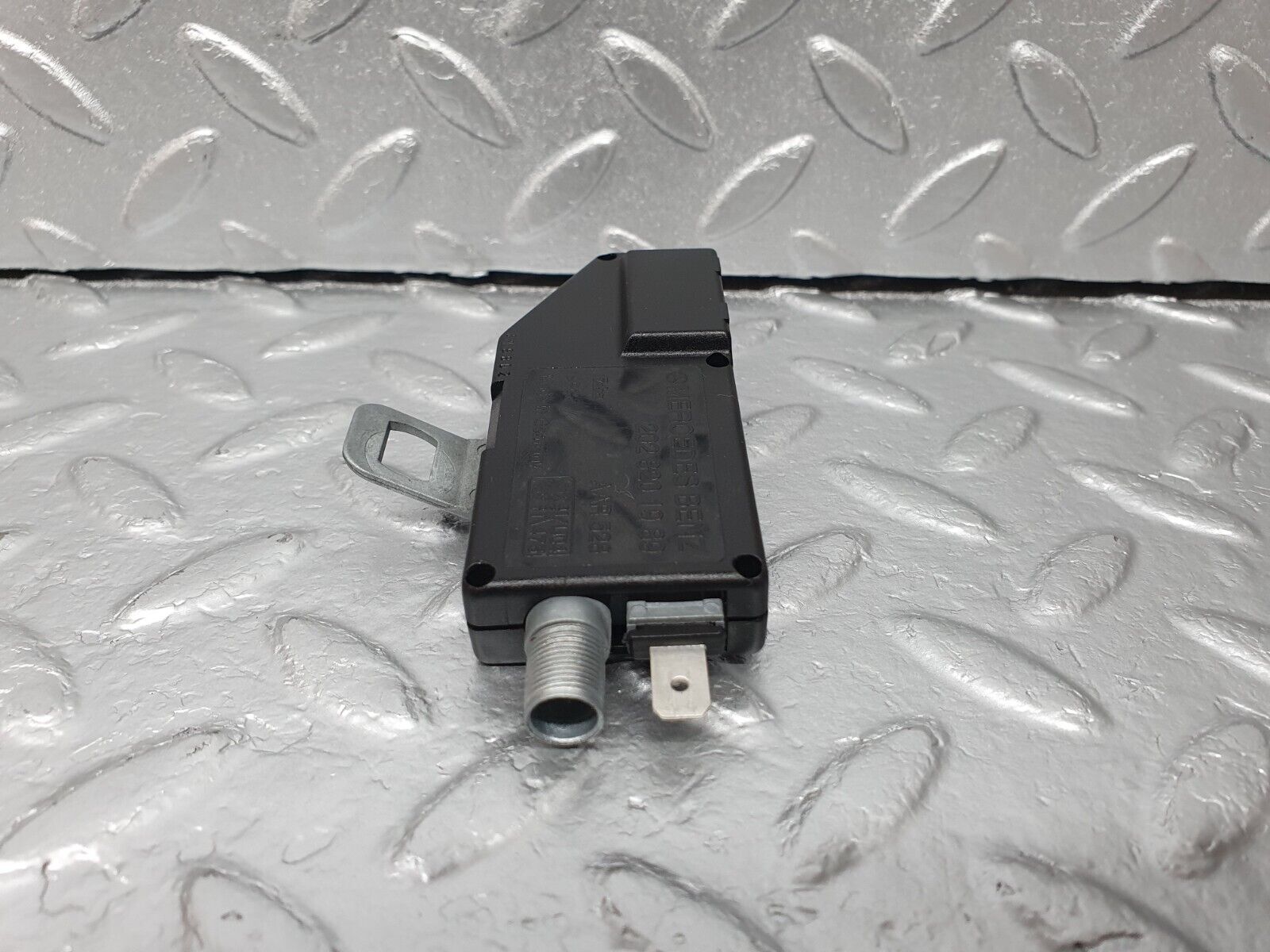 41856 Mercedes-Benz W202 C200 Radio Ariel Antenna Amplifier Booster 2028201989