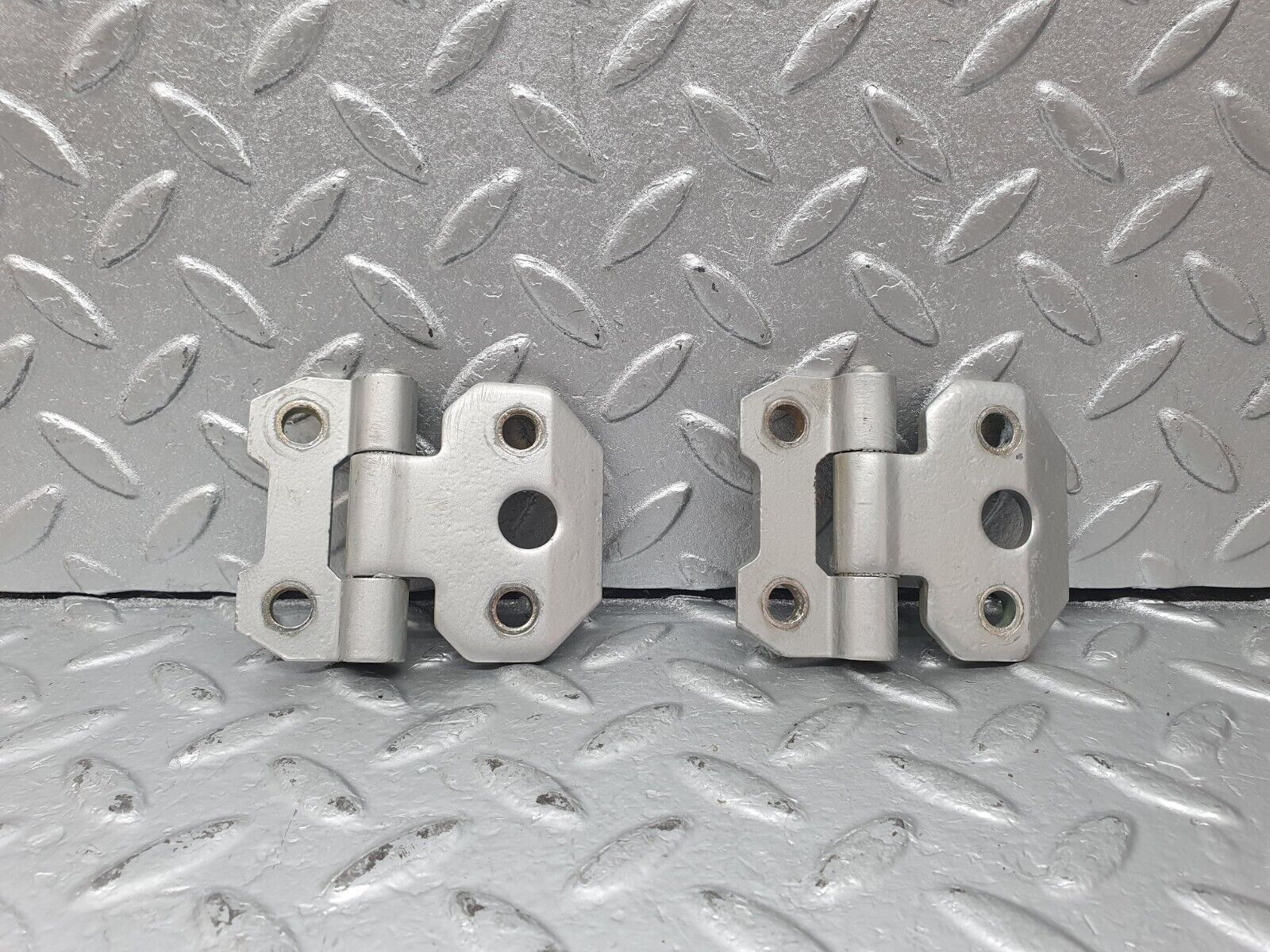 42765 Mercedes-Benz W201 190 2.0L Door Hinge Left Side