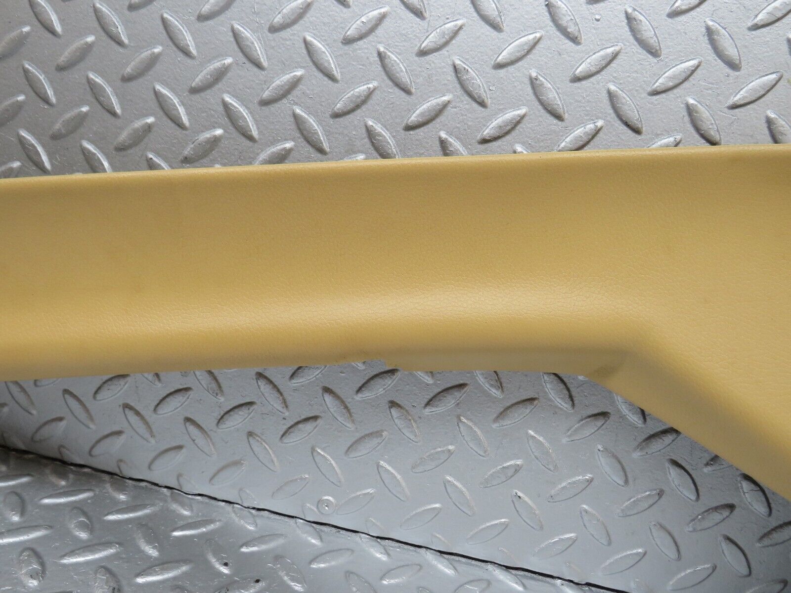 39841 Mercedes-Benz R107 350SL Hardtop C Pillar Cover Right Side Cream