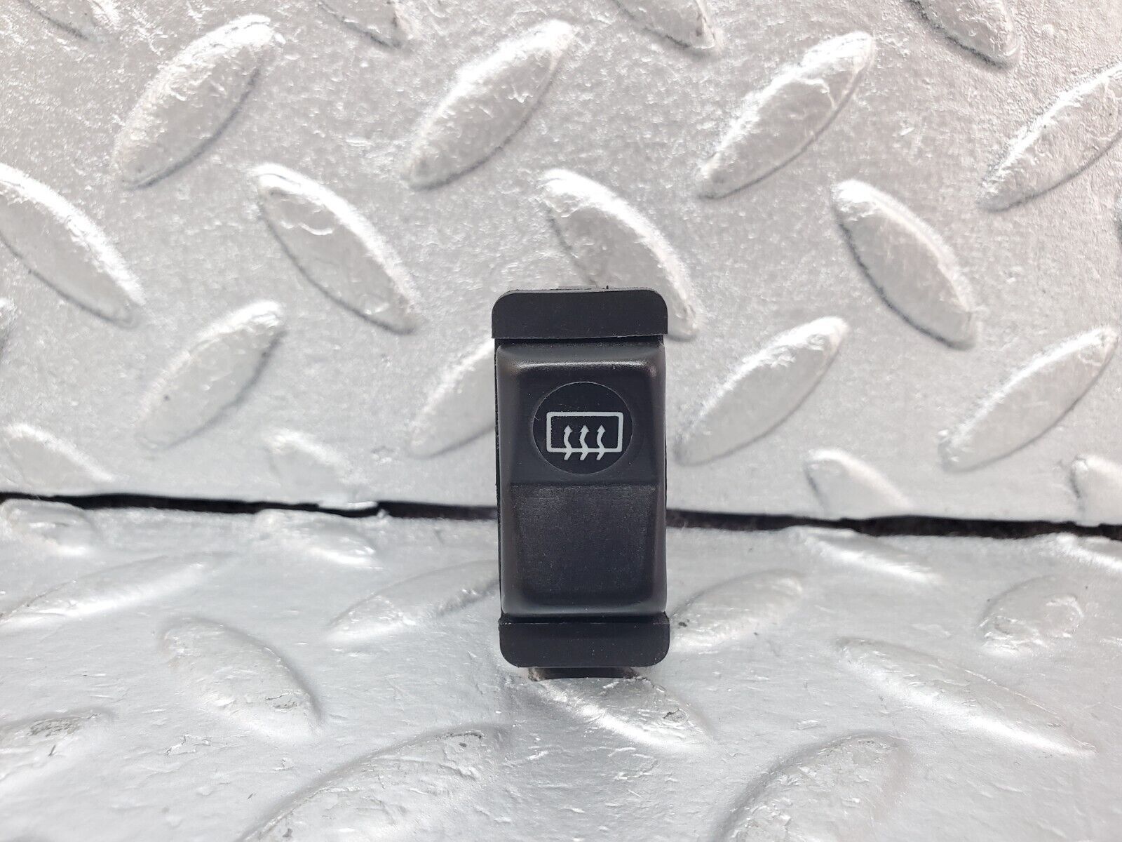 44362 Mercedes-Benz W123 280E Rear Windscreen Defroster Switch 0008206110