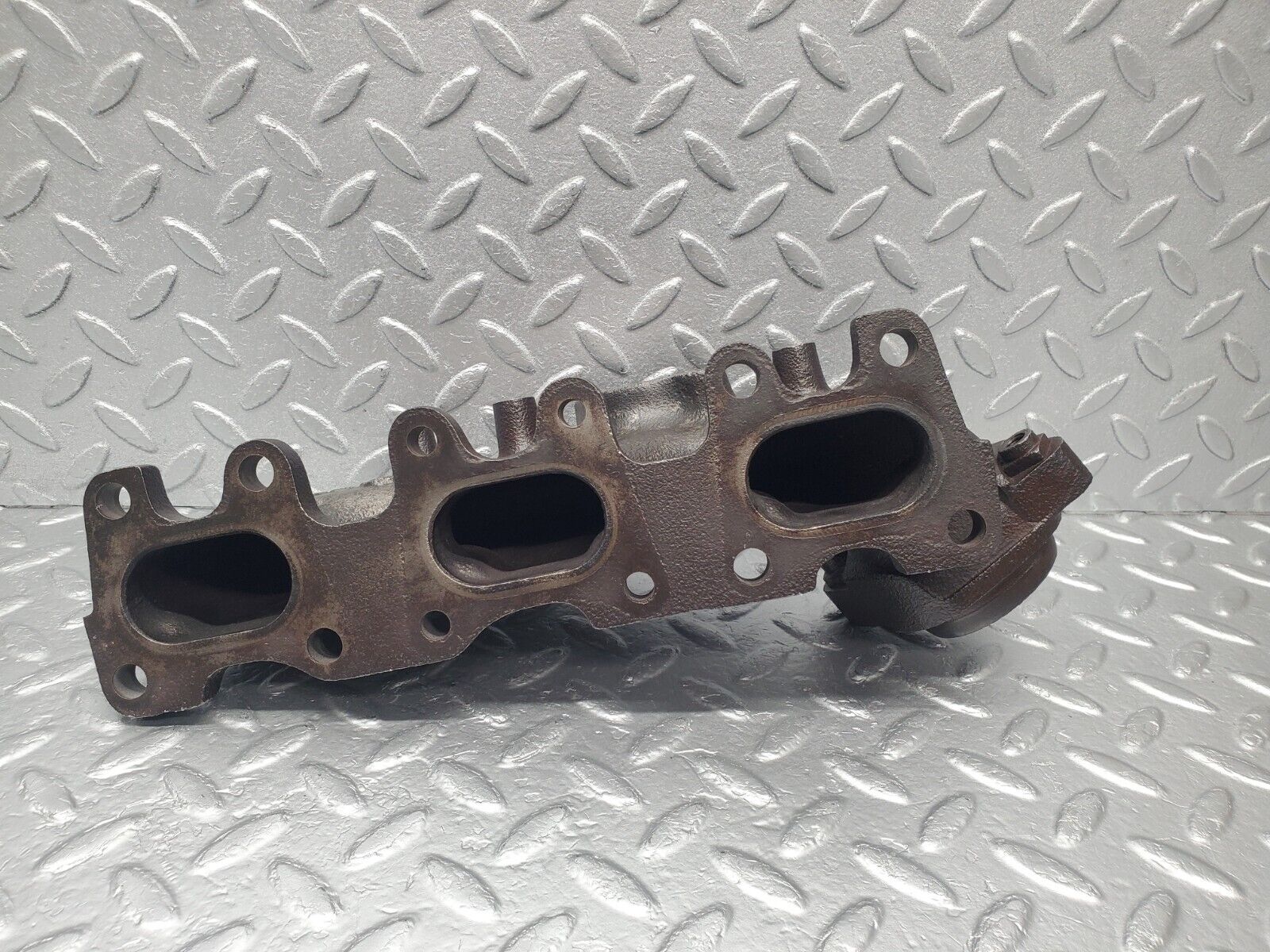 46219 Mercedes-Benz W124 280E Exhaust Manifold Cylinder 4-6 1041423601