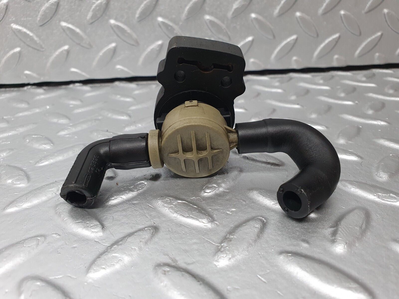 41820 Mercedes-Benz W202 C200 Fuel Regeneration Vacuum Valve 0004701693