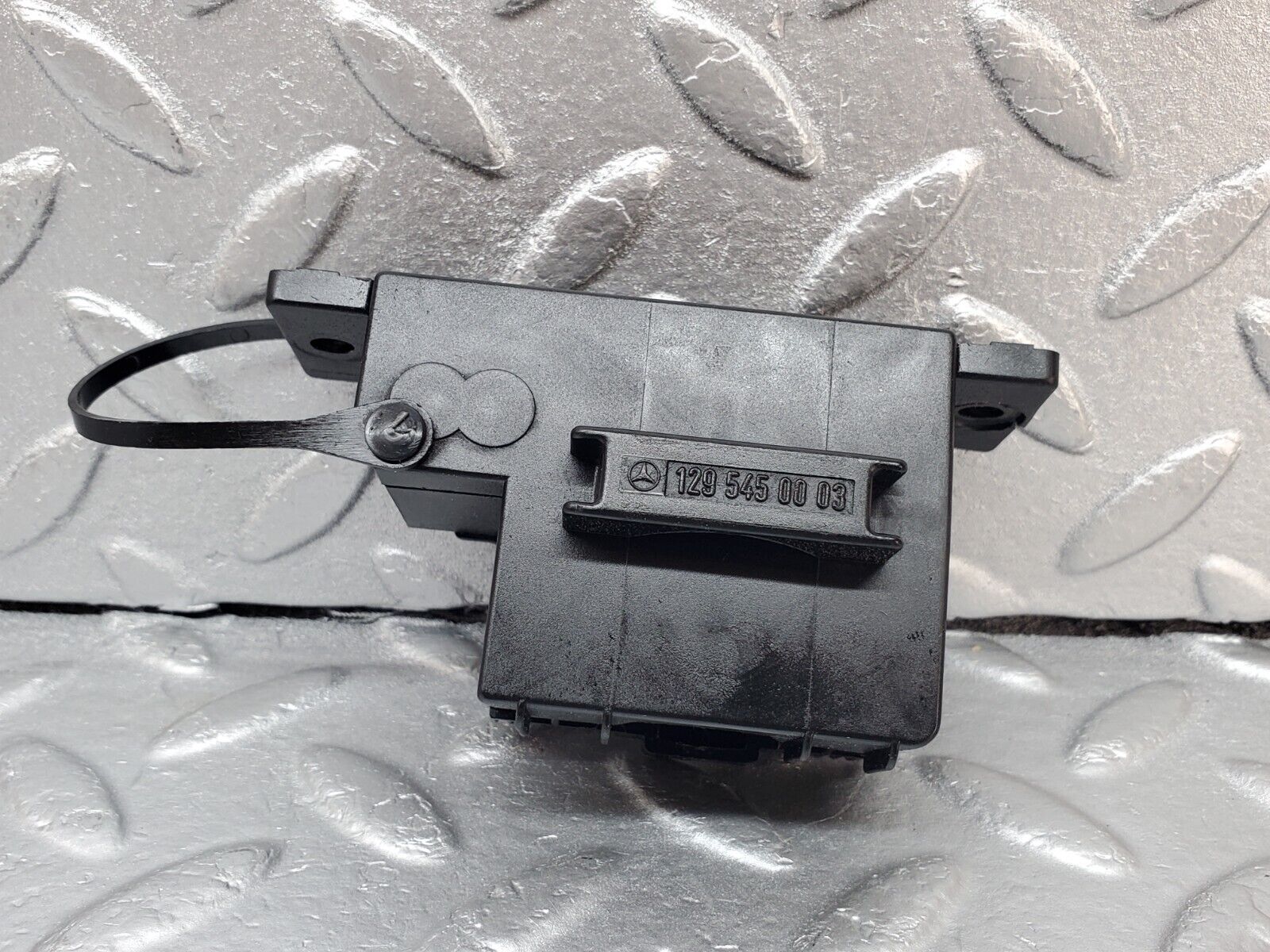 44936 Mercedes-Benz R129 300SL Coupe Diagnostic Connector 1295455540 1295450003