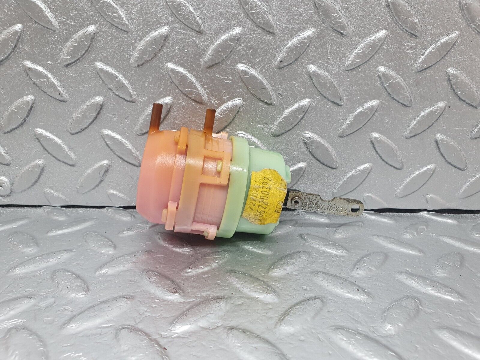 43539 Mercedes-Benz C126 380SEC Coupe Heater Box Vacuum Actuator 90.620.00.070