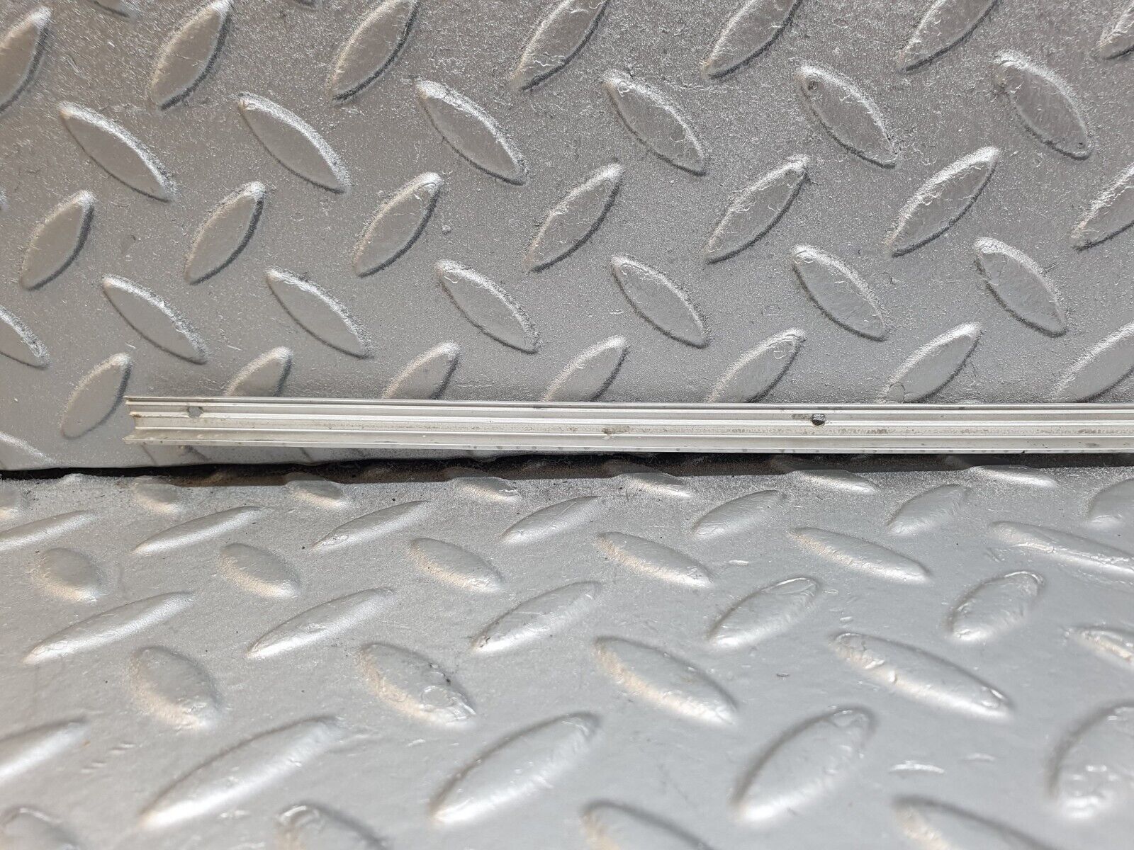 43750 Mercedes-Benz C126 380SEC Coupe Sunroof Chrome Trim