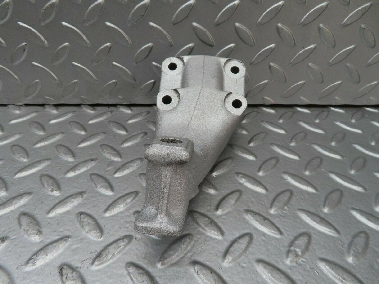 15659 Mercedes-Benz R107 450SL Engine Mount Bracket Right 1162234704