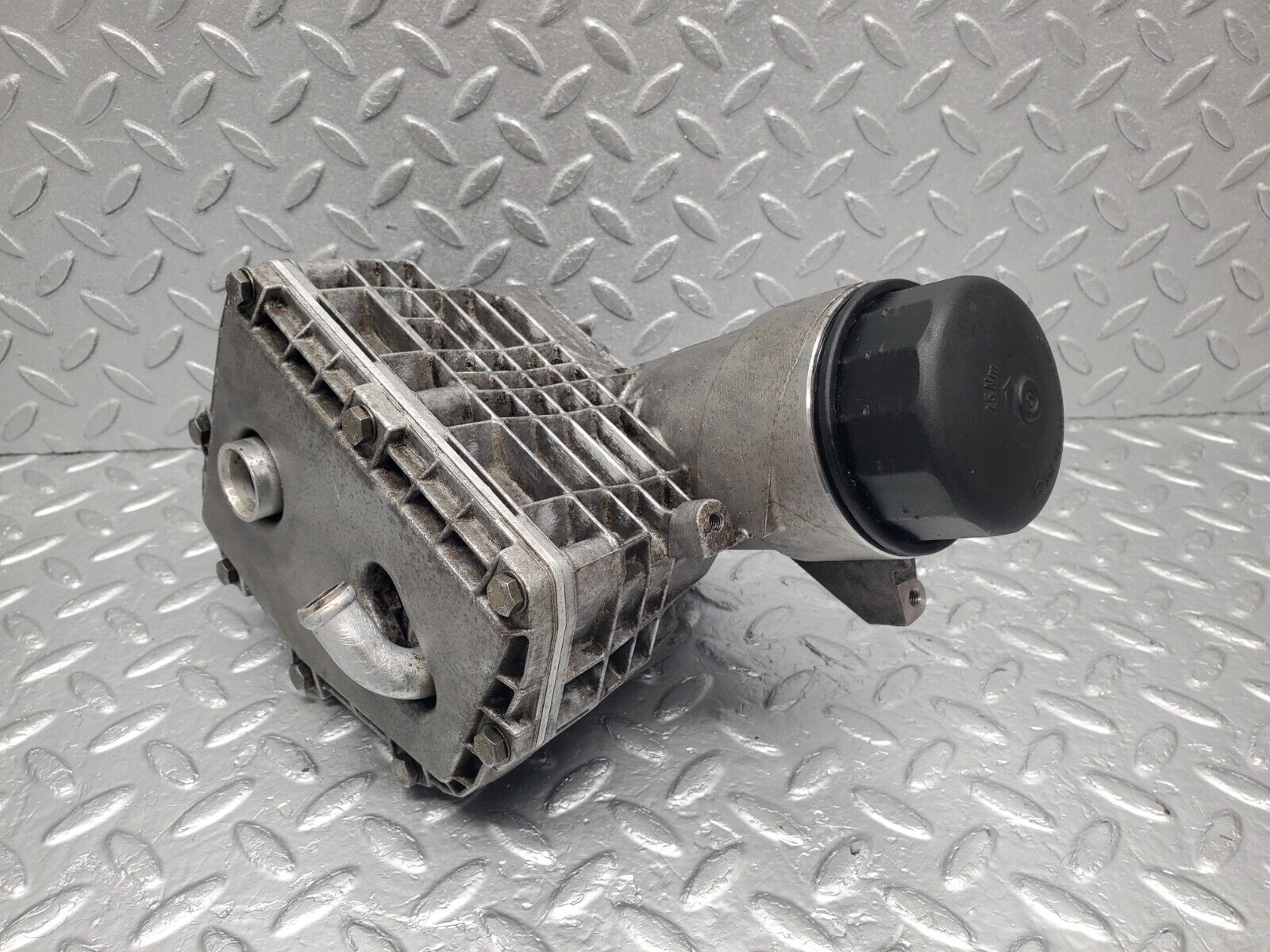 46236 Mercedes-Benz W124 280E Oil Filter Housing 1041840608