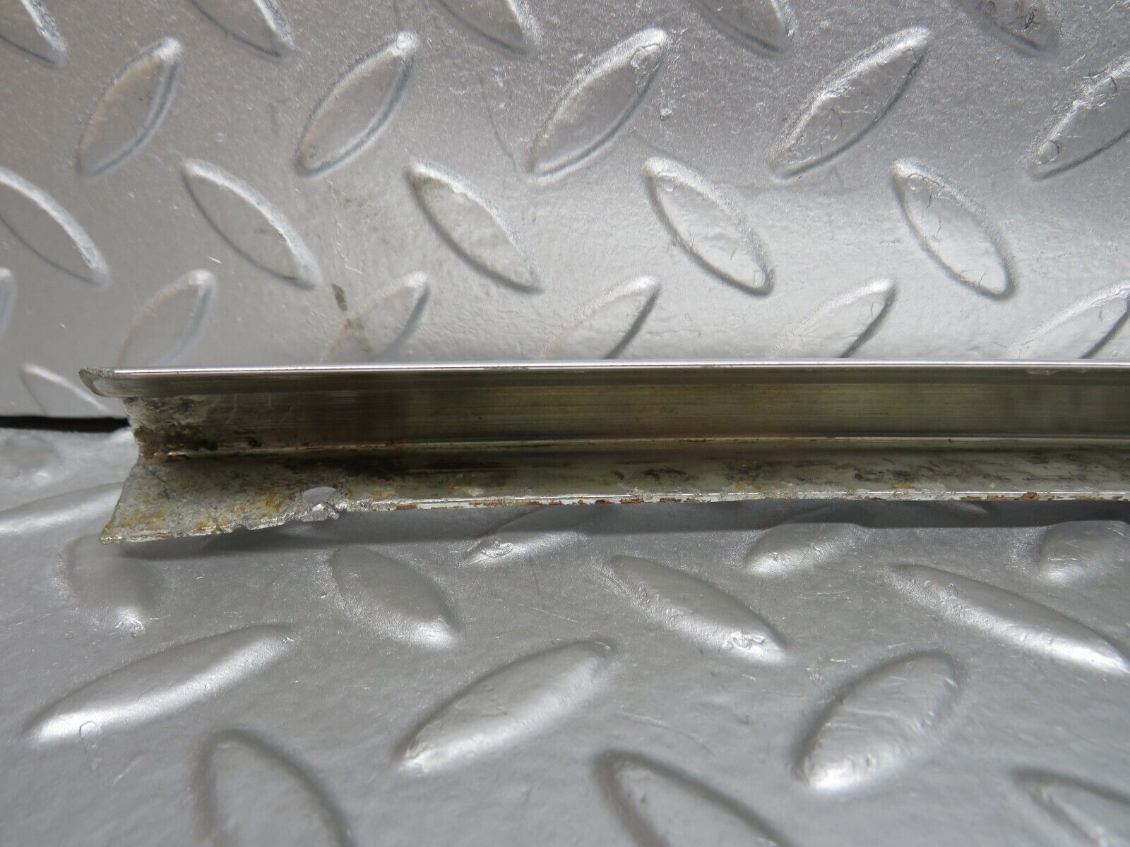 39859 Mercedes-Benz R107 350SL Hardtop Under Windshield Chrome Trim