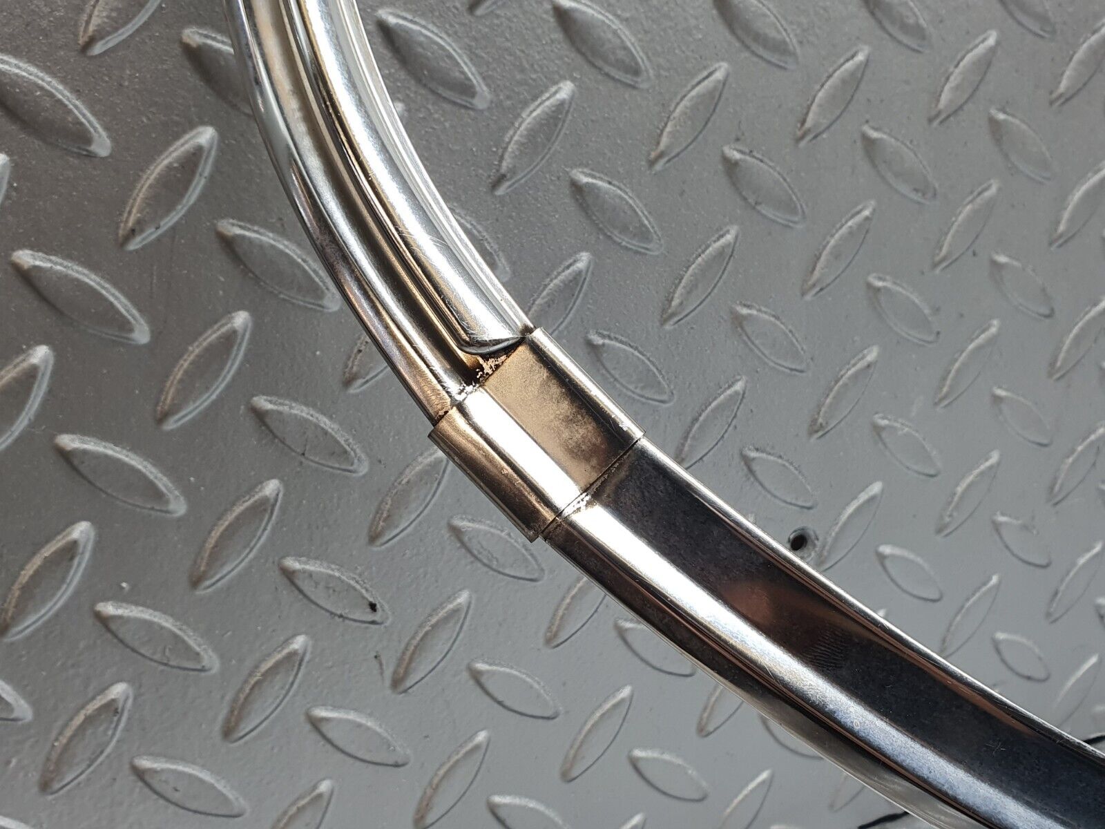 44102 Mercedes-Benz C123 230CE Coupe Rear Windscreen Chrome Frame