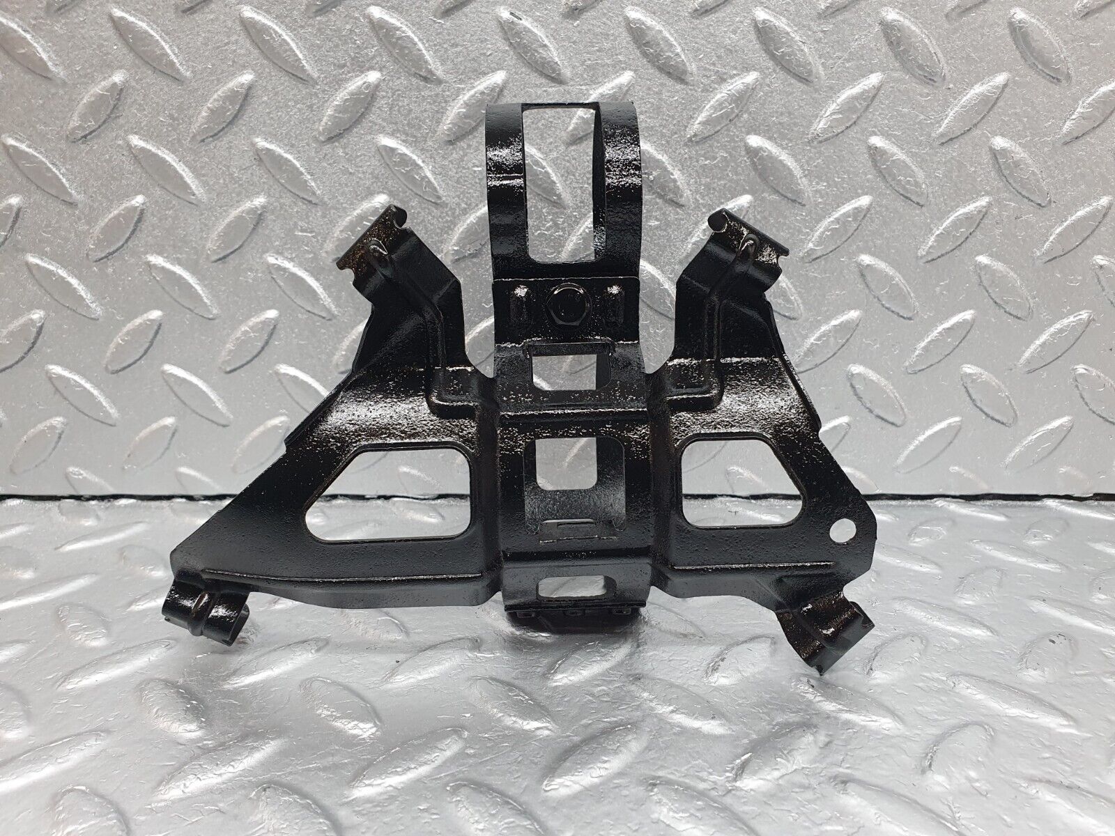 42064 Mercedes-Benz W202 C200 Fuel Pump Fuel Filter Holder Bracket