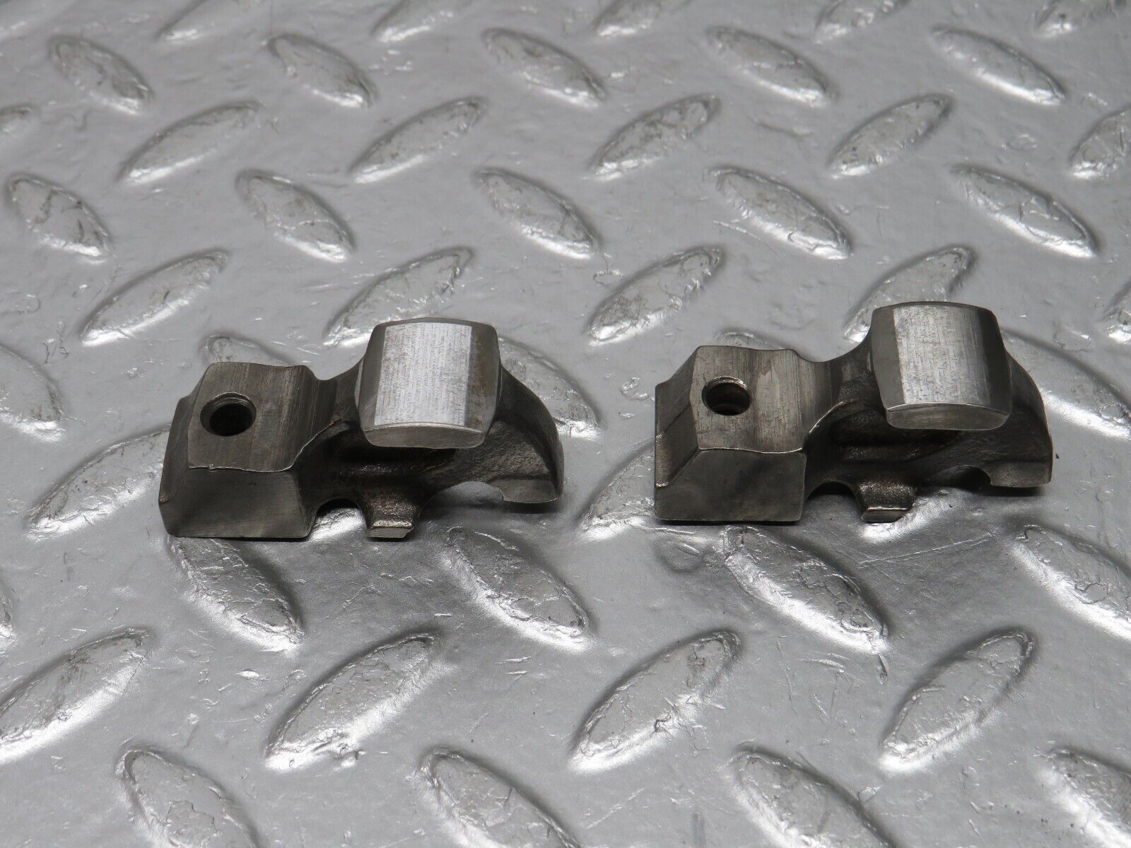 33003 Mercedes-Benz C107 R107 350 V8 Valve Rocker Arm With Spring & Tappet