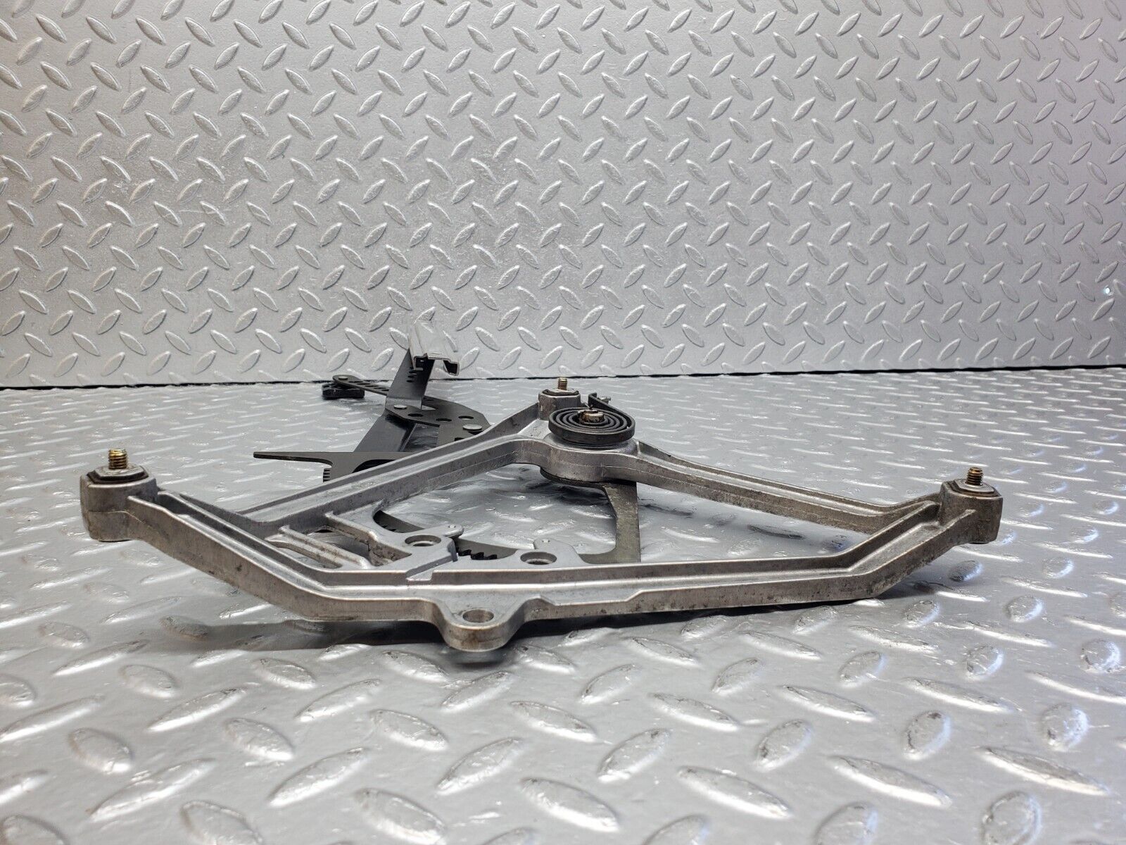 45713 Mercedes-Benz W126 420SE Front Left Power Window Regulator 13927