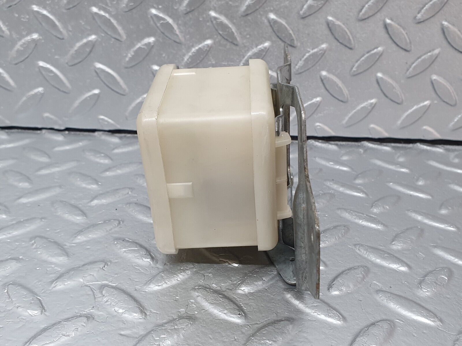 41750 Mercedes-Benz W202 C200 Alarm Control ECU 2028204726