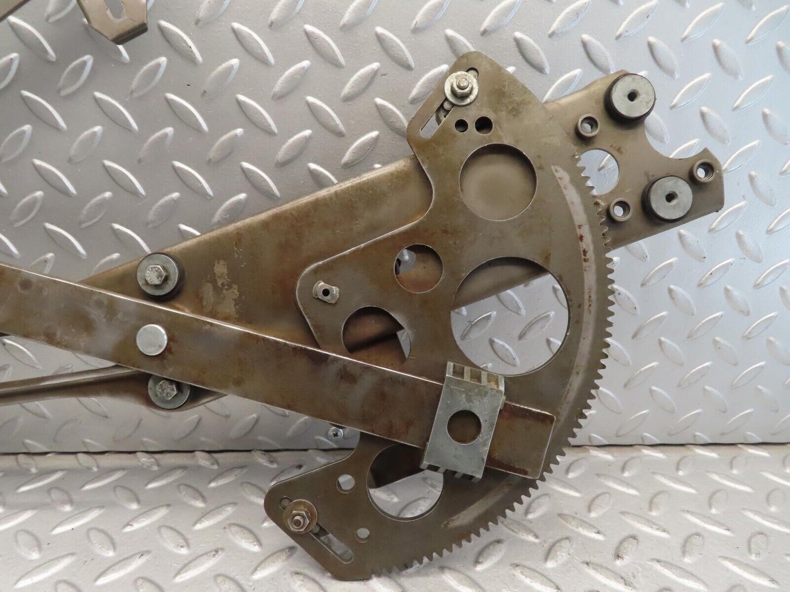 11752 Mercedes-Benz R107 450SL Front Right Power Window Regulator 1077200846