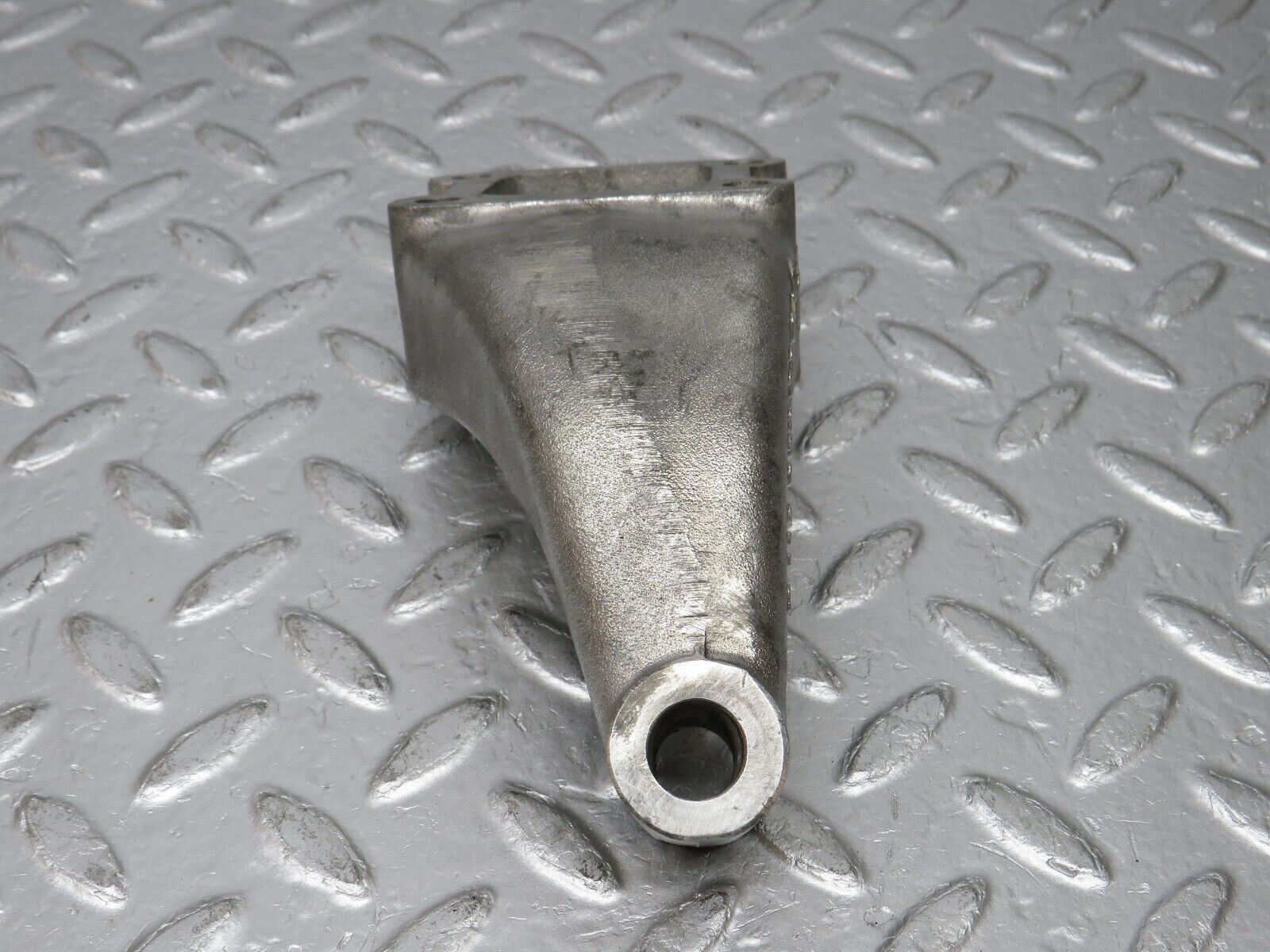 32755 Mercedes-Benz C107 R107 350 V8 Engine Mount Bracket Right Side 1162232304