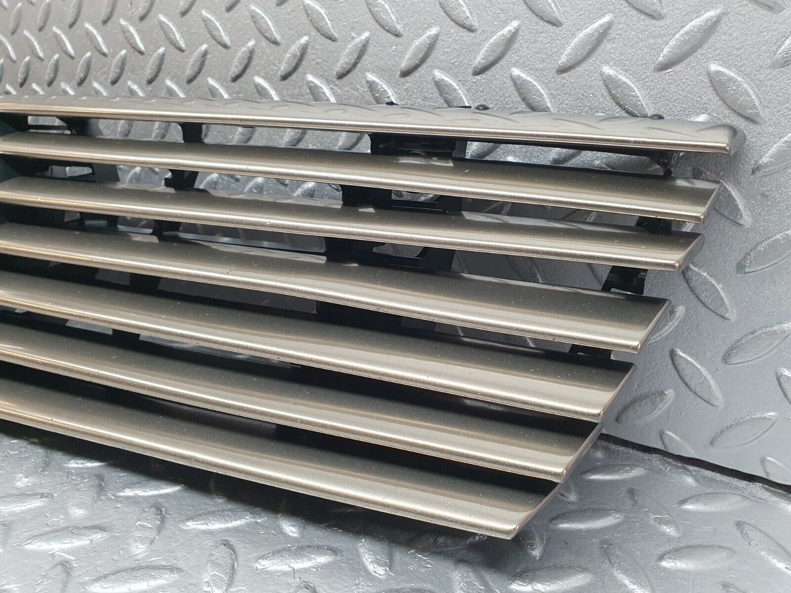 42175 Mercedes-Benz R129 320SL Coupe Bonnet Grill 7 Slat 1298800185