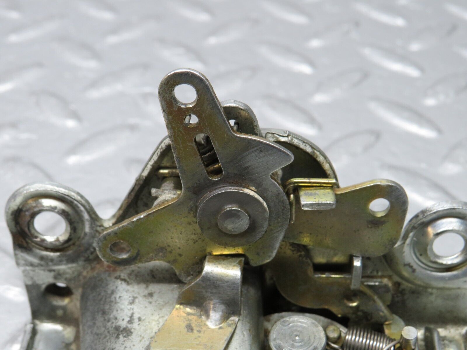 39093 Mercedes-Benz R107 500SL Right Door Lock Mechanism