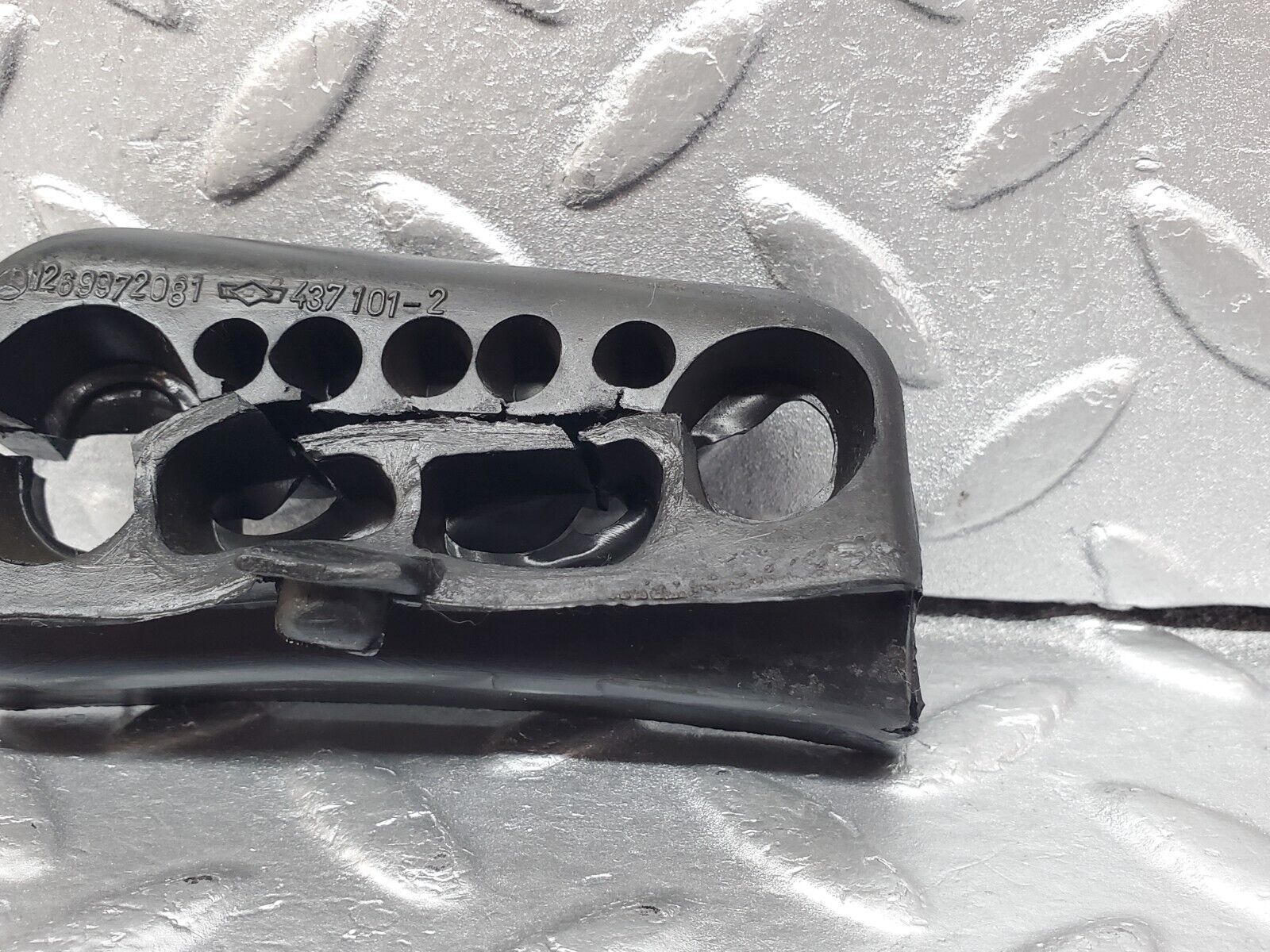 45726 Mercedes-Benz W126 420SE Firewall Grommet Left Side 1269972081