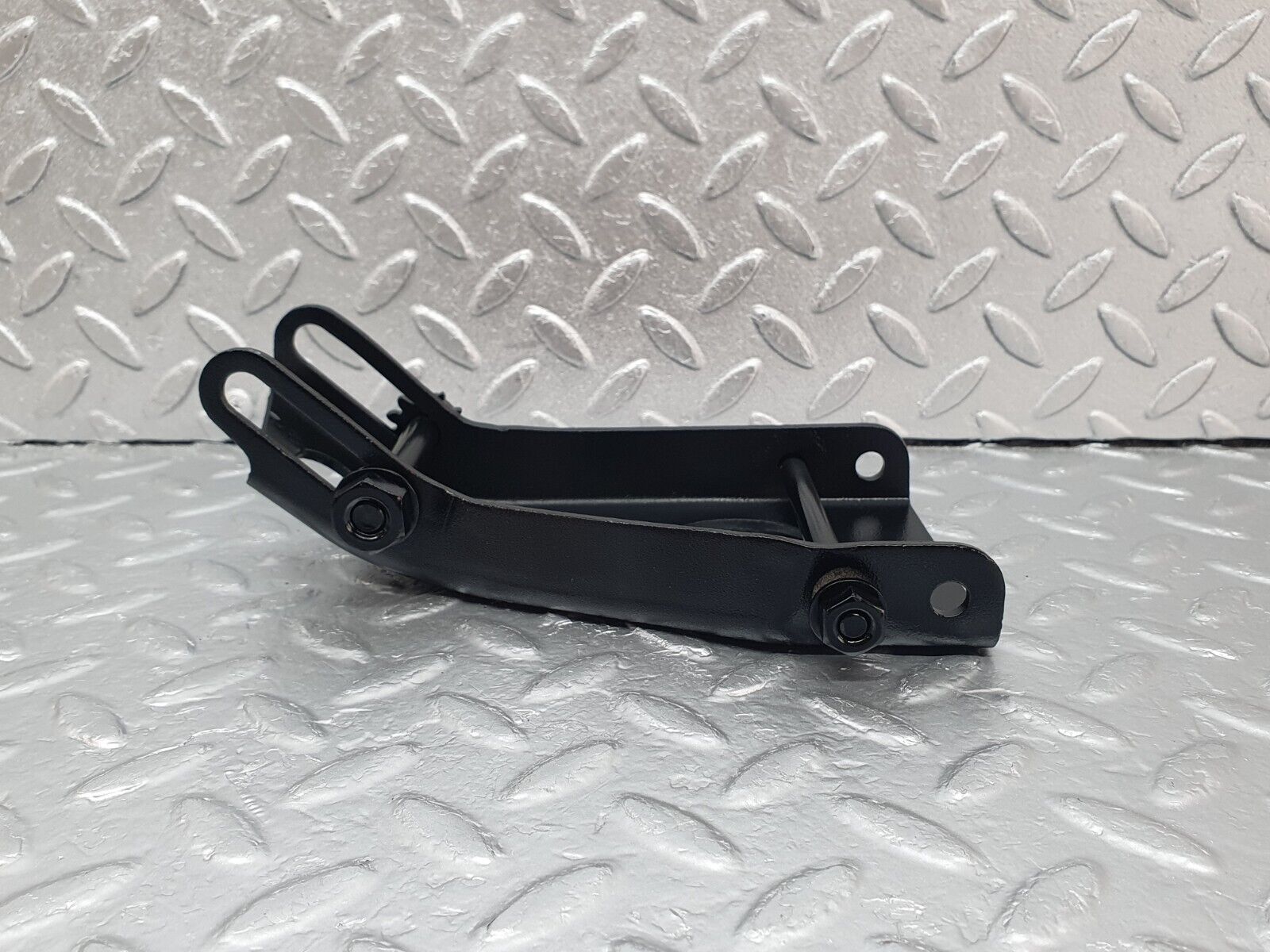 43552 Mercedes-Benz C126 380SEC Coupe Alternator Generator Bracket