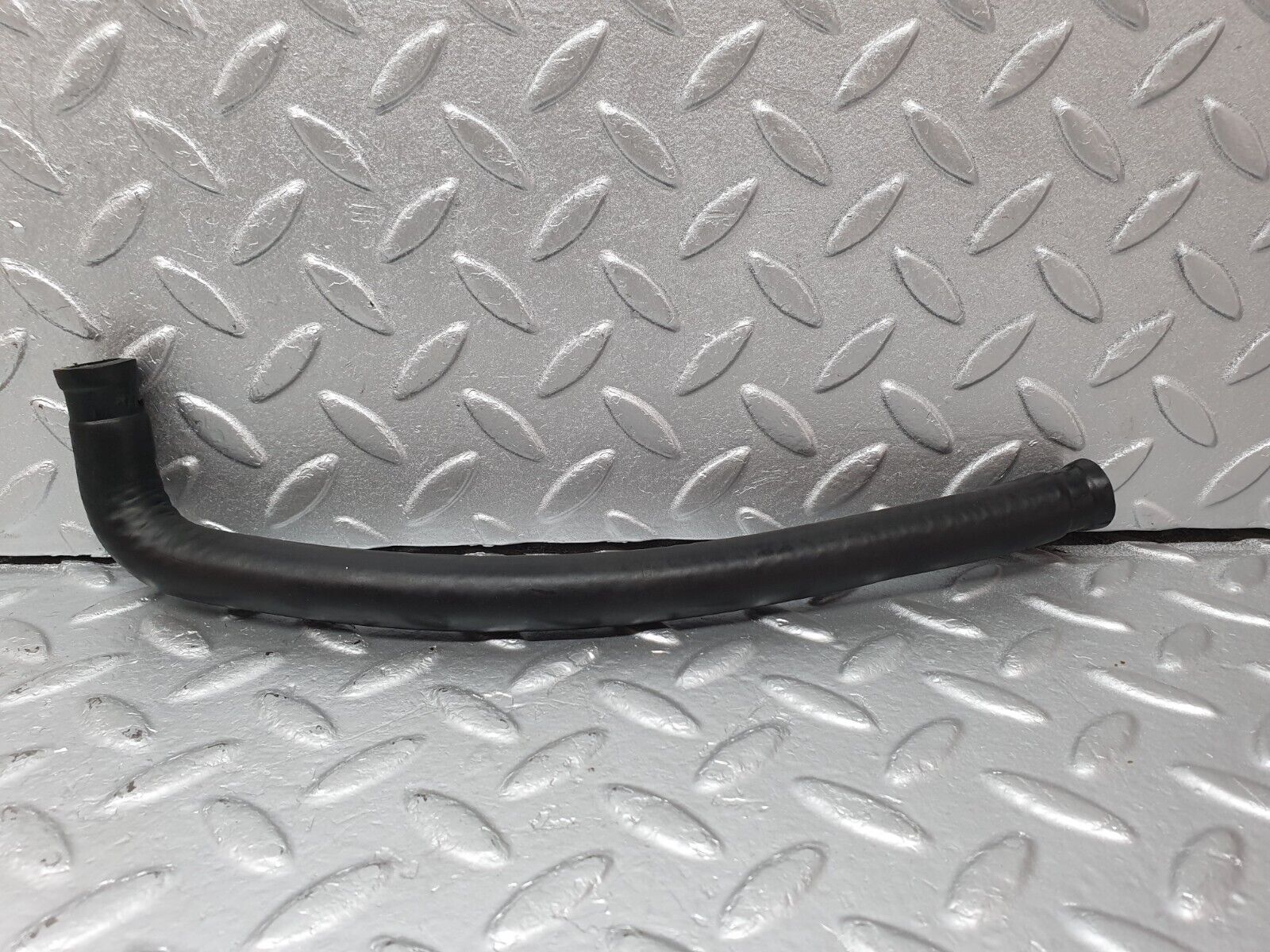 41623 Mercedes-Benz W124 200E Carburettor Heating Coolant Hose Pipe 1022031182