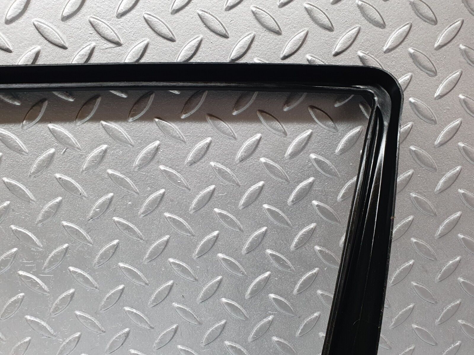 42087 Mercedes-Benz W202 C200 Front Left Door Window Frame Cover 2027250171