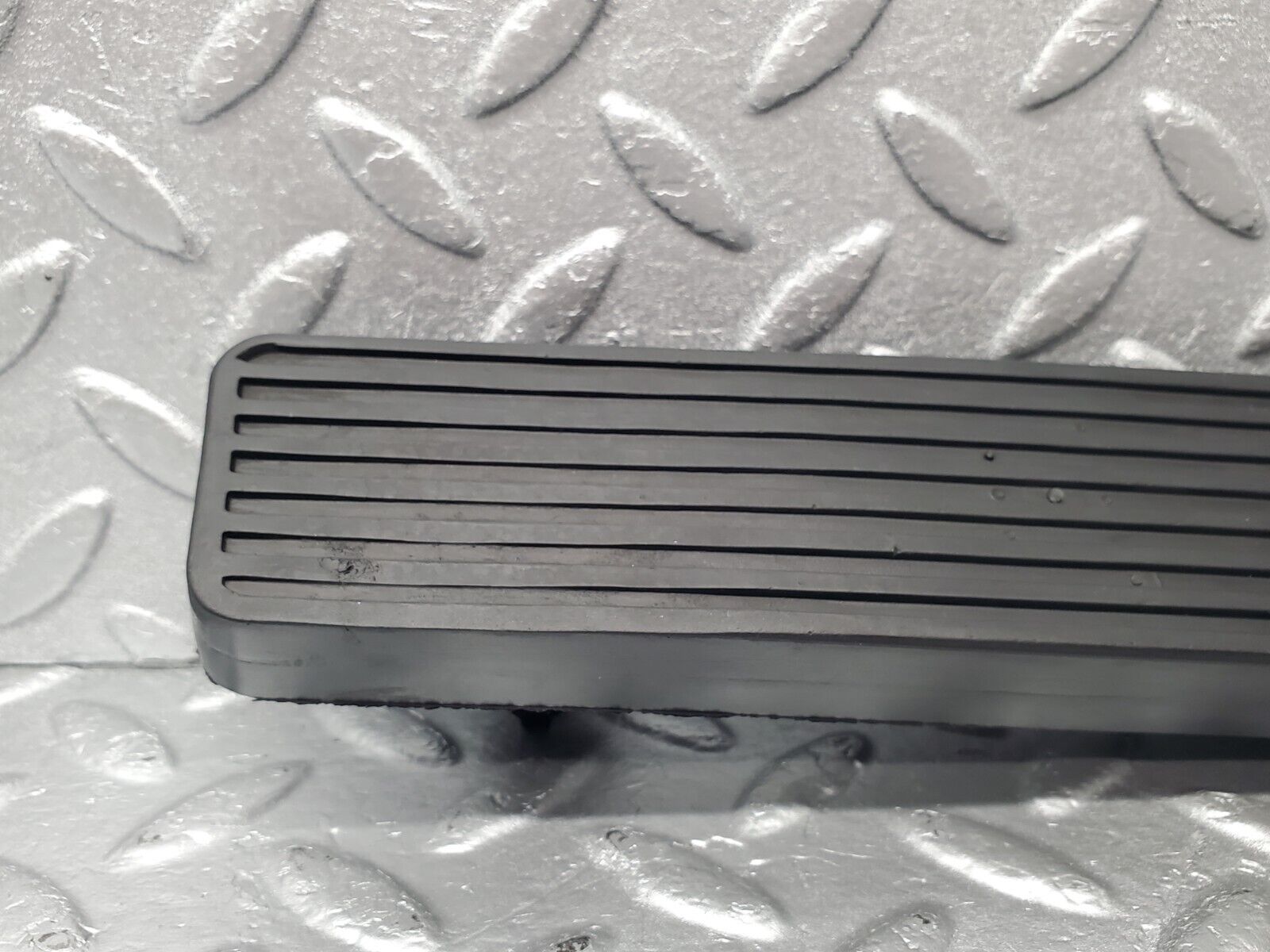 46362 Mercedes-Benz C123 280CE Coupe Accelerator Pedal With Rubber 1233010082
