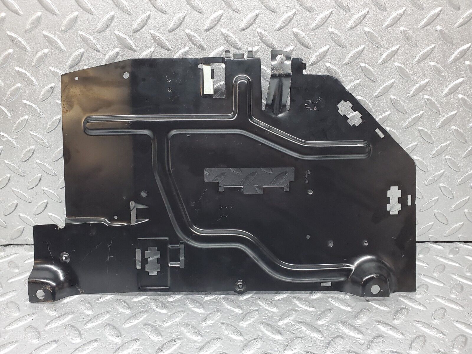 45629 Mercedes-Benz W126 420SE Left Footwell Relay Holder Bracket