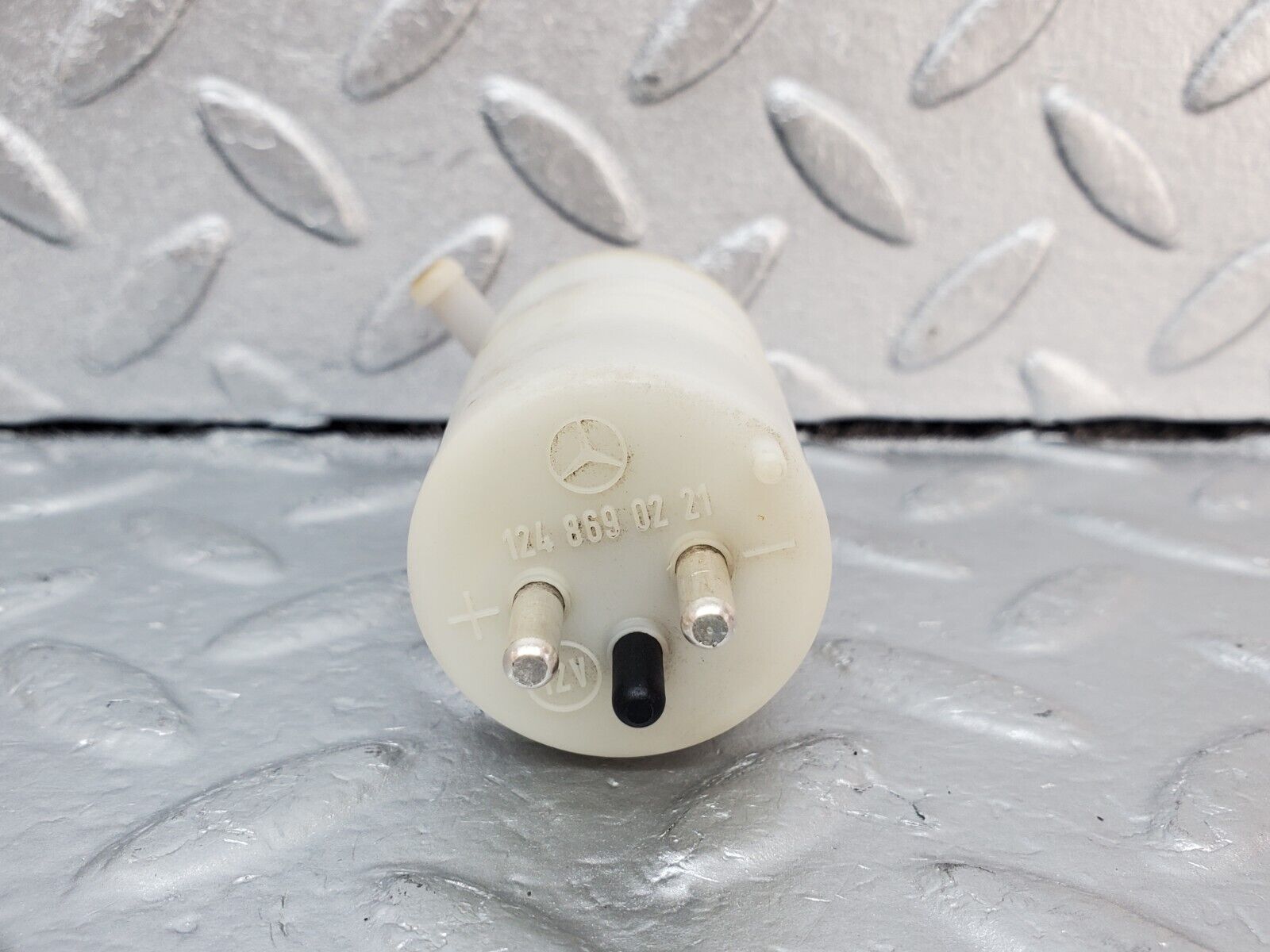 45683 Mercedes-Benz W126 420SE Windscreen Washer Pump Hella 1248690221