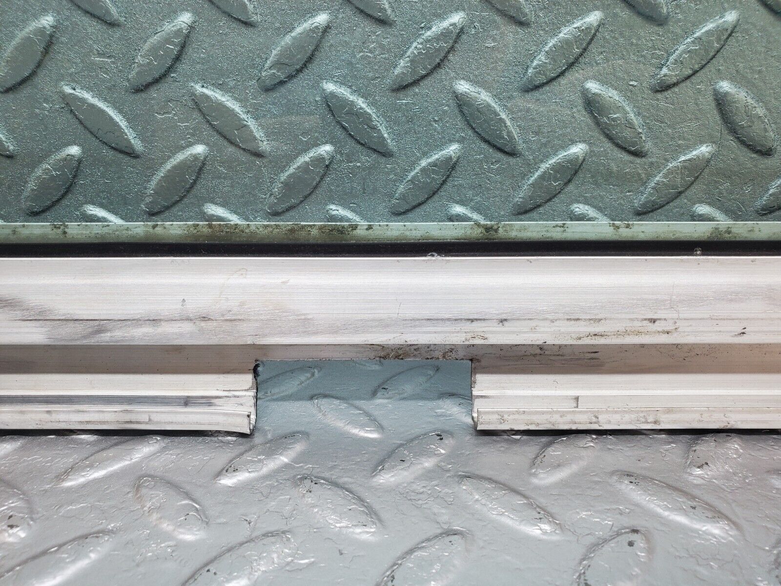 45801 Mercedes-Benz W126 420SE Front Left Door Window Glass