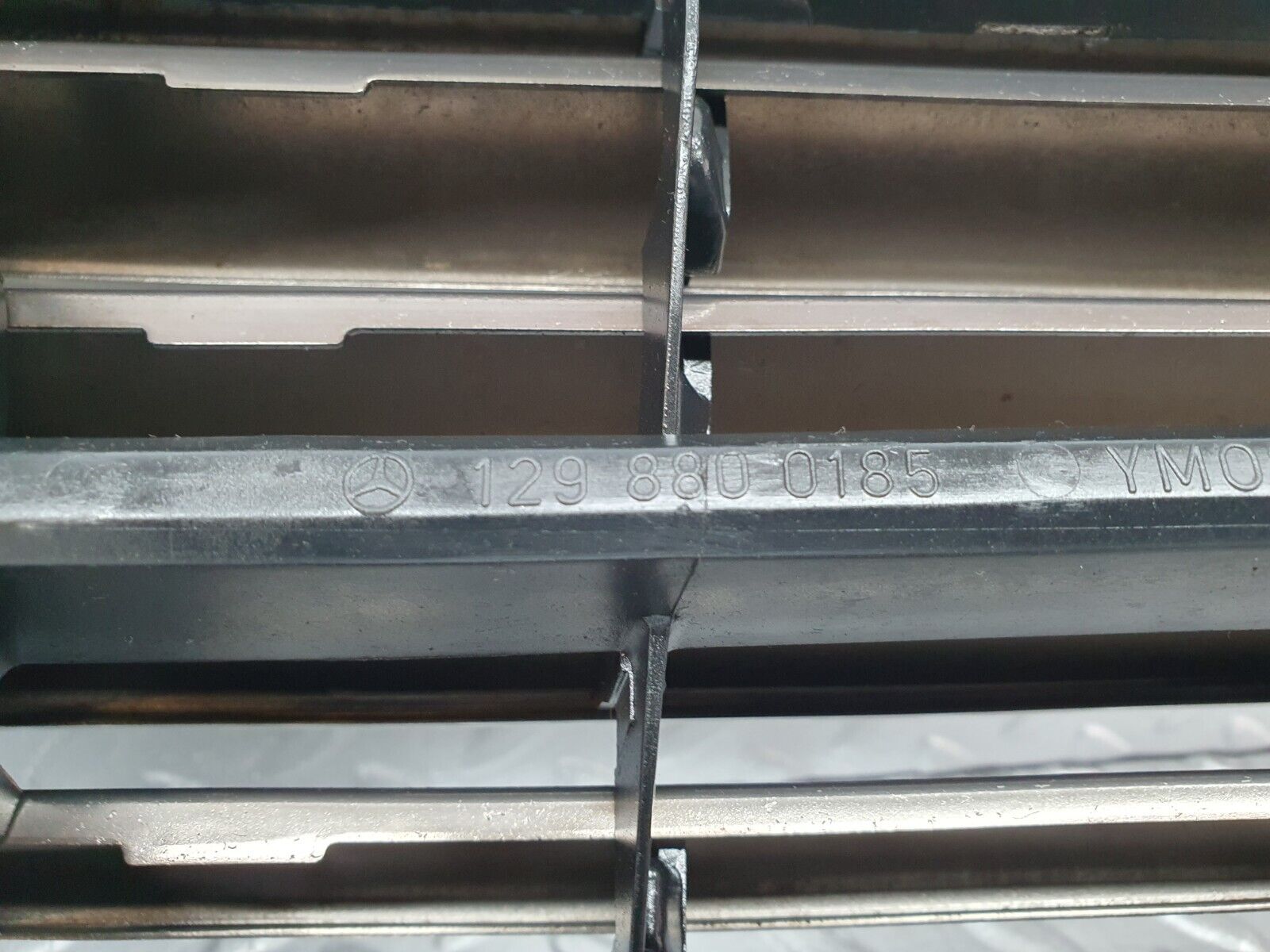 42175 Mercedes-Benz R129 320SL Coupe Bonnet Grill 7 Slat 1298800185