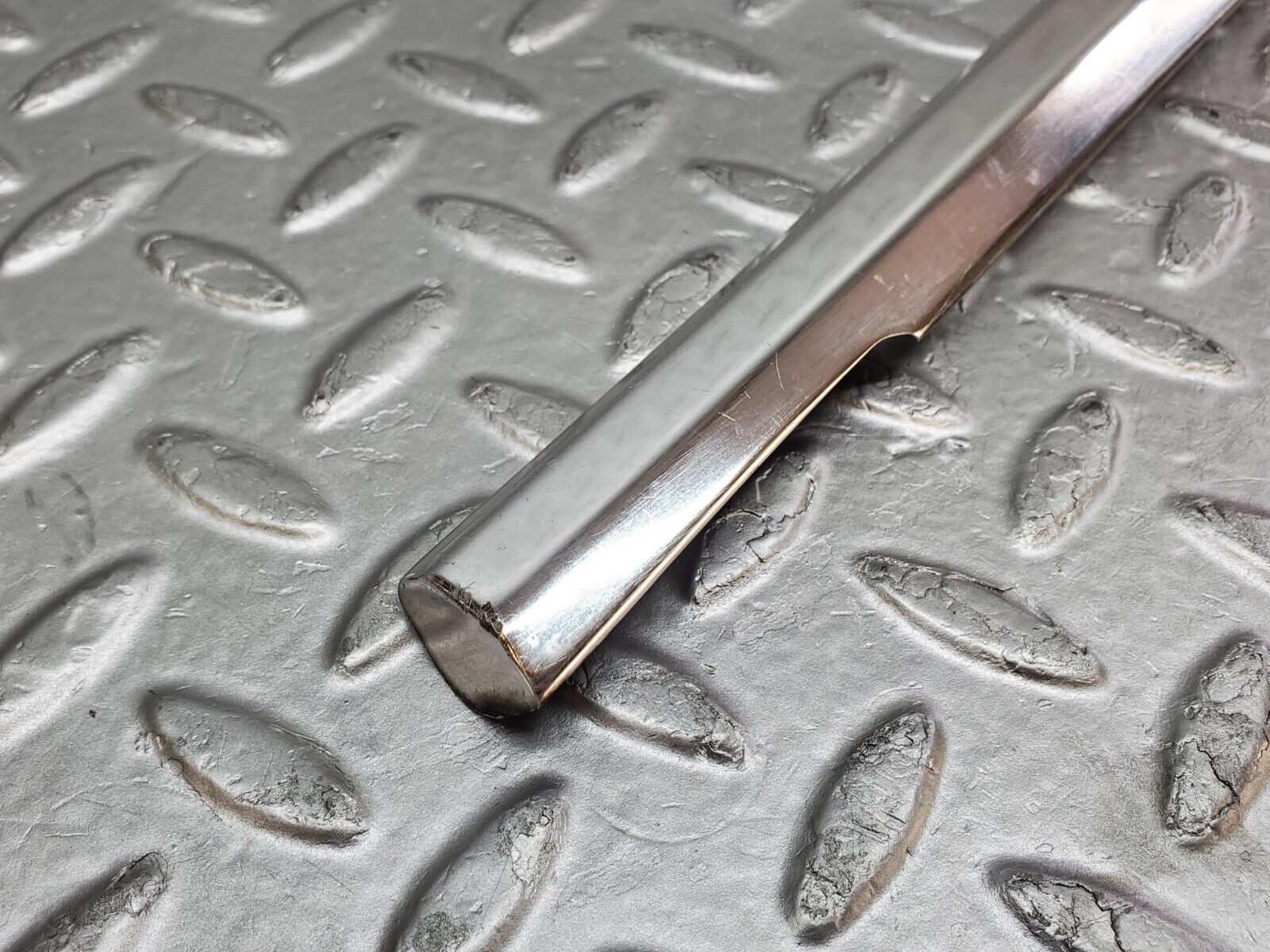 45810 Mercedes-Benz W126 420SE Rear Right Door Chrome Moulding Trim